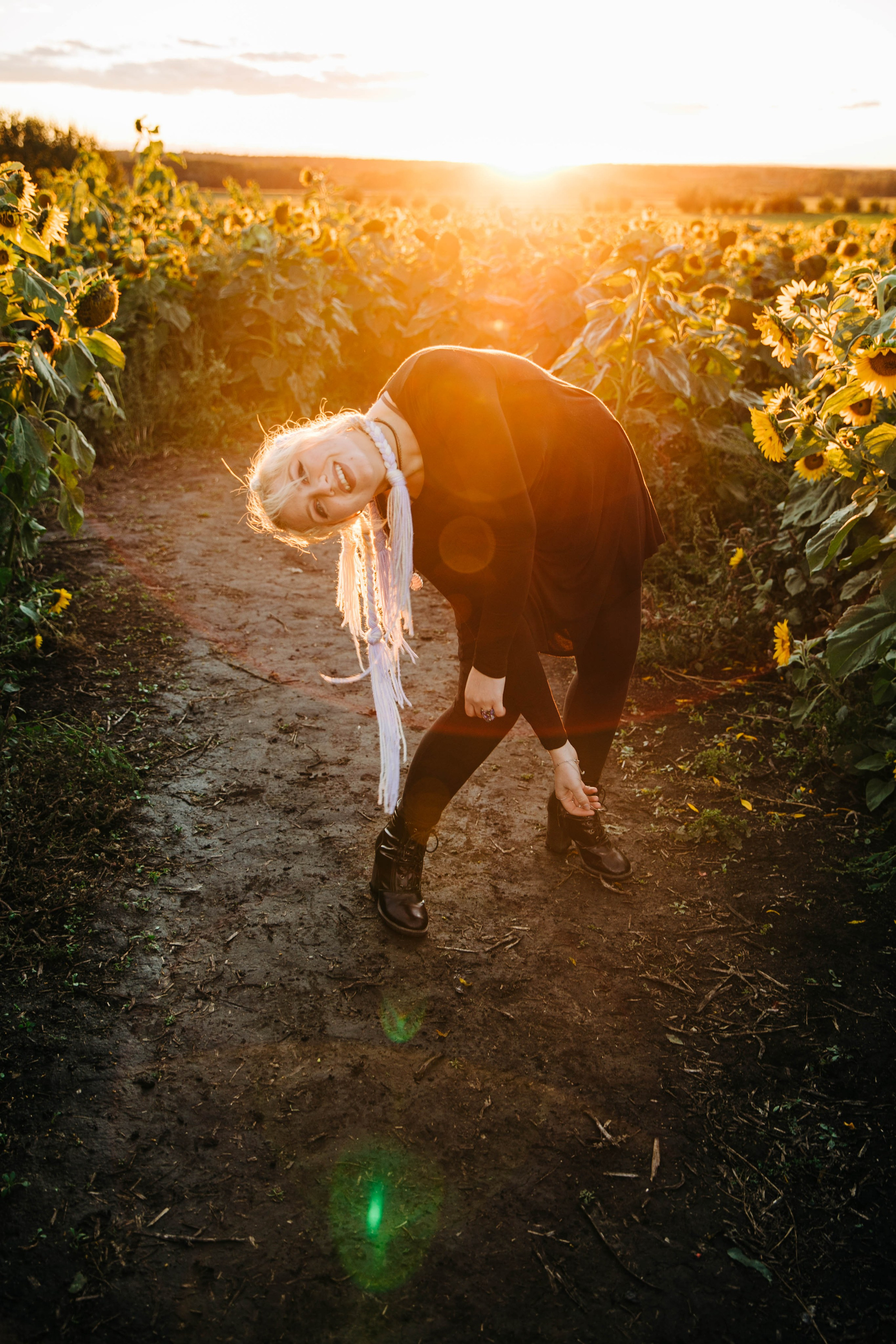 Leanne & Emily — Bowden Sunflowers. Fotografía accesible en Calgary