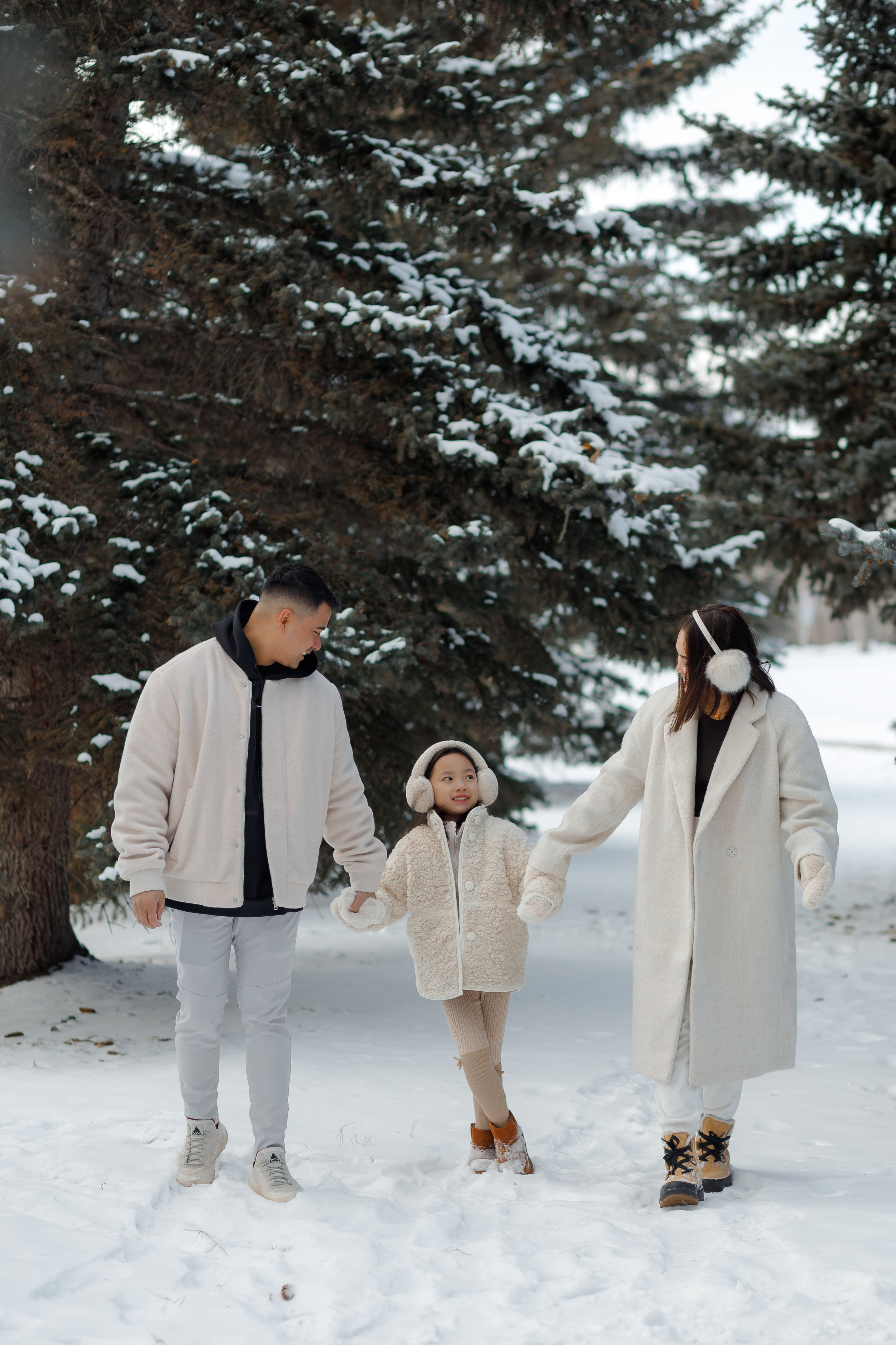 Family winter story. Photographer Elvira Hryshchenko