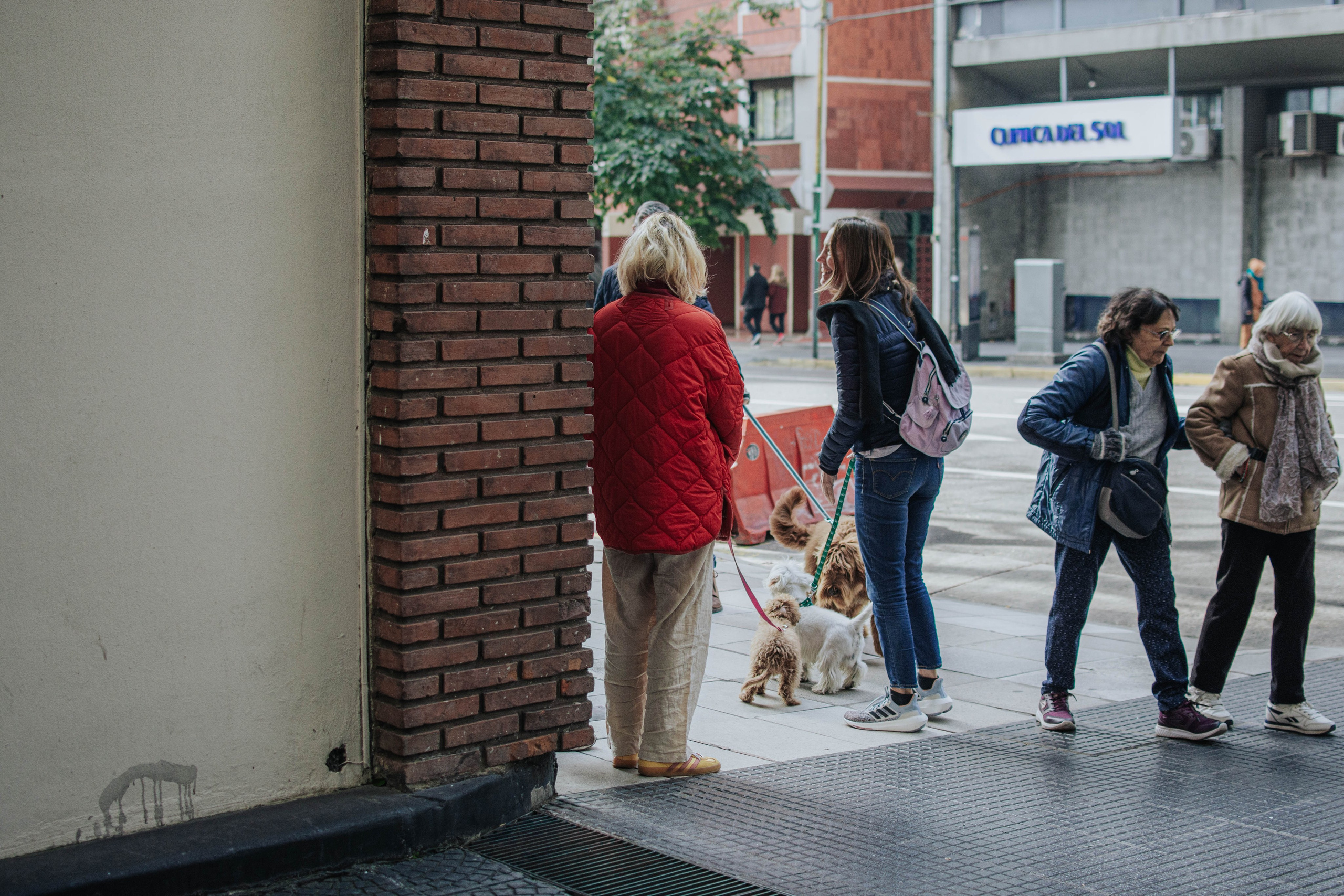 Walking around the home. Buenos Aires. Photography. Photographer @elmirkami in the city of Buenos Aires