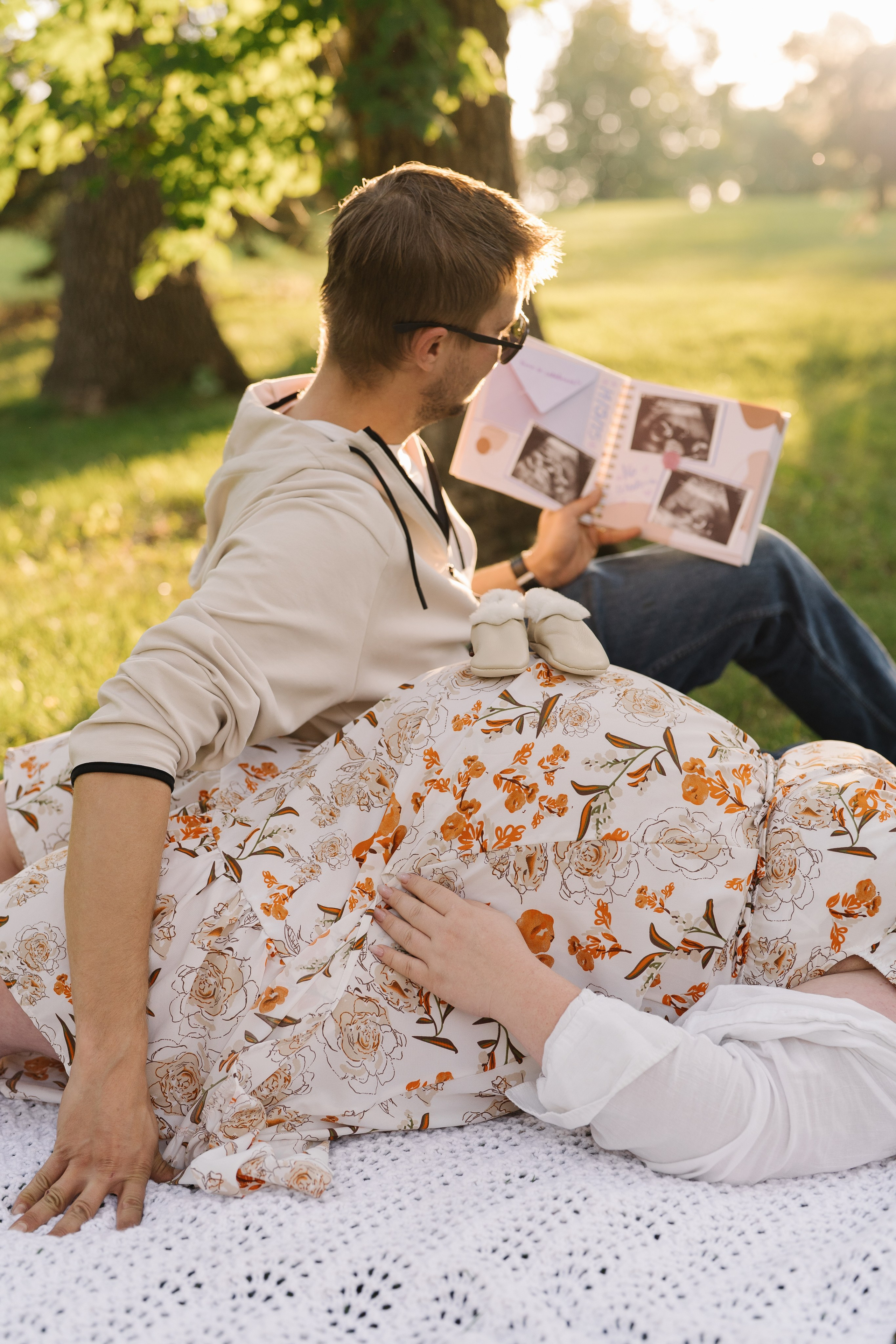 Maya and Arthur. Pregnancy & Love. Photographer Viktoriia Skavronskaya