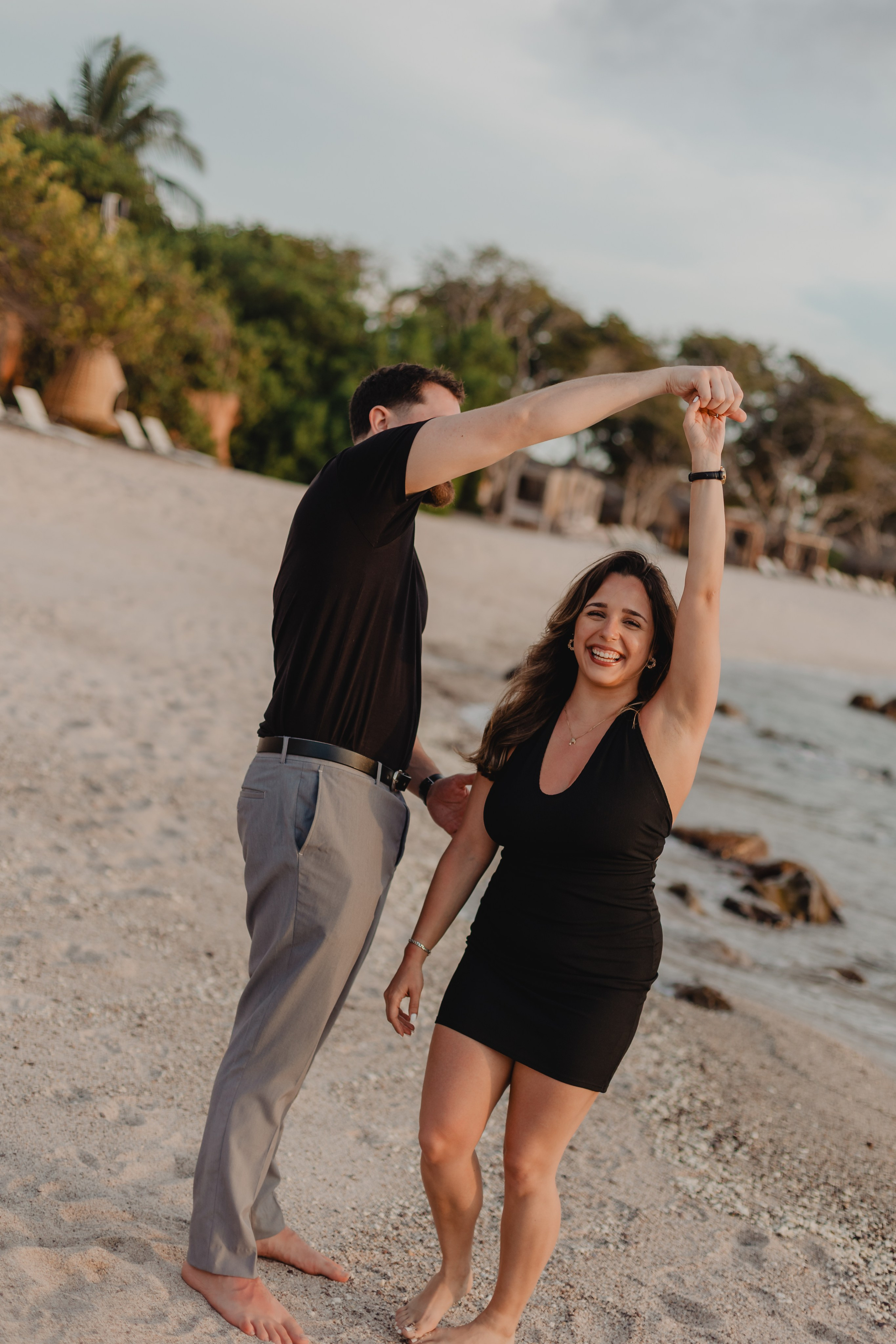 An Engagement at Four Seasons Punta Mita: Love by the Pacific. Fotógrafo de Bodas en Puerto Vallarta y Riviera Nayarit | VL photo & film