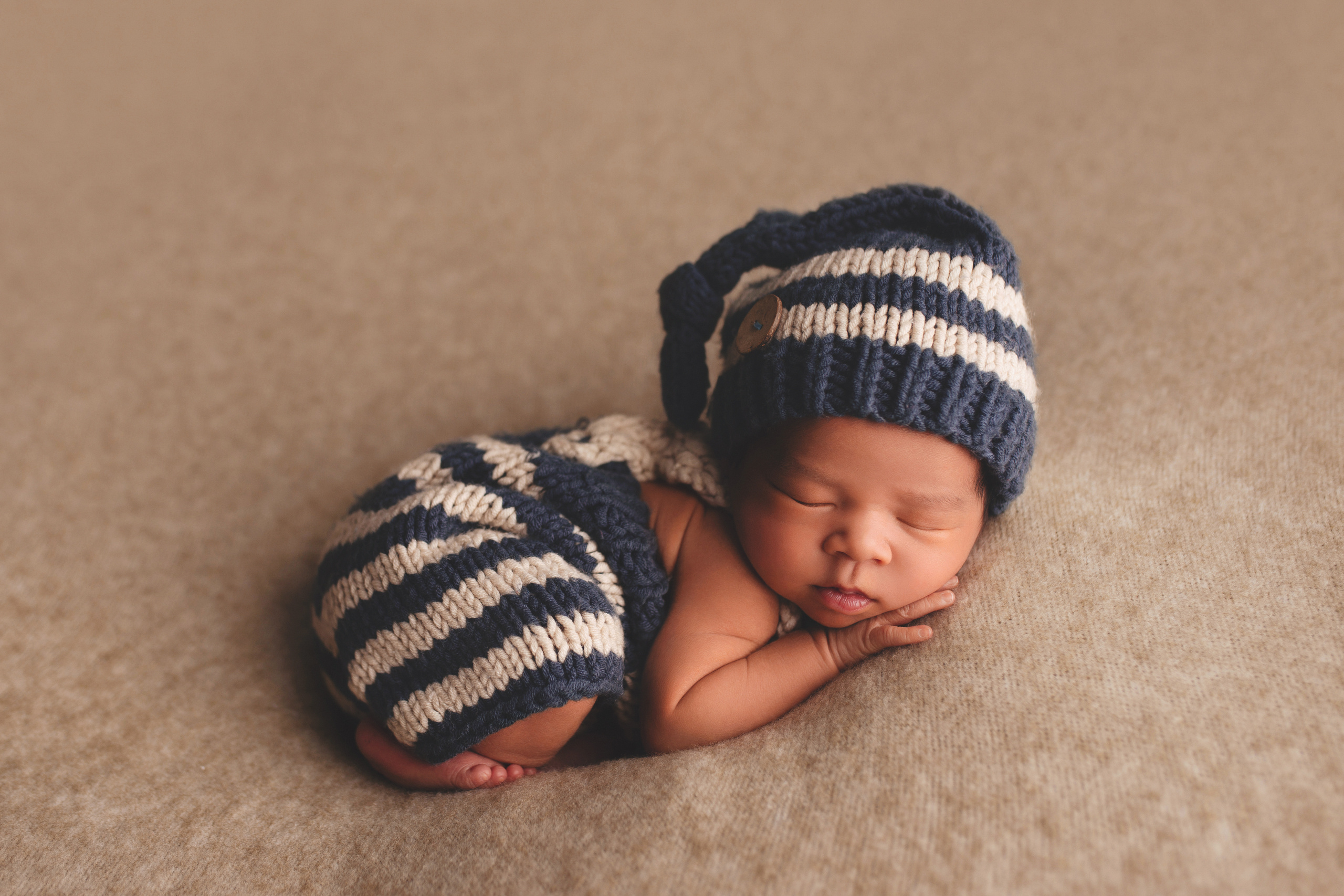 Ottawa Newborn and Baby Newborn Photographer Elena Helali