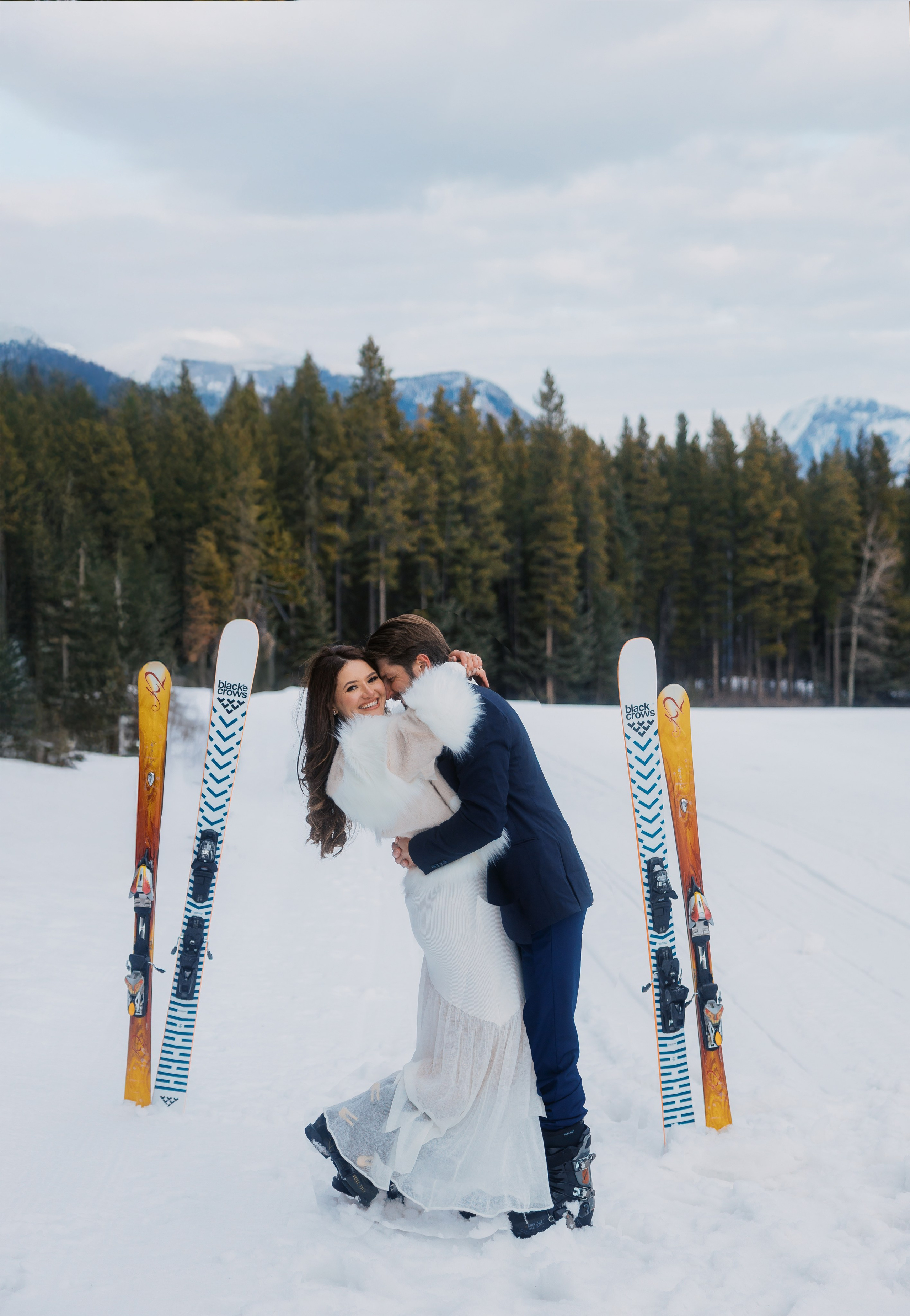 Ski engagement session. Photographer Elvira Hryshchenko