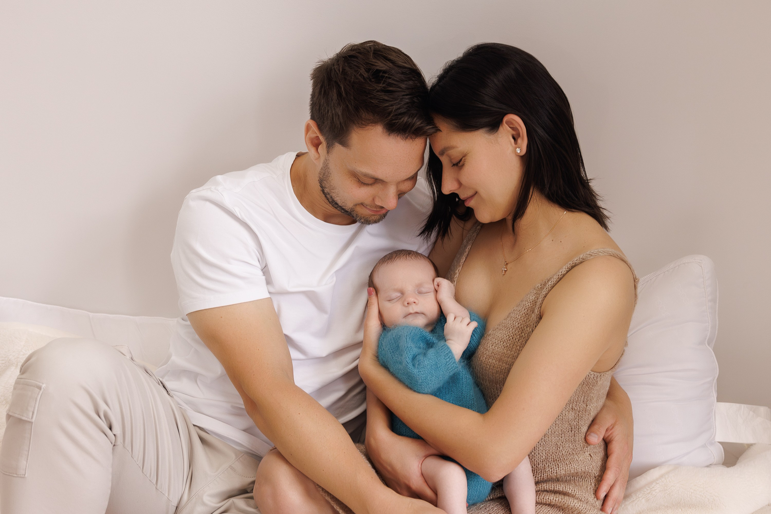 NEWBORN. Je suis photographe portraitiste et je réalise des portraits à toutes les étapes de votre vie! Bienvenue dans mon studio à Westmount, Qc