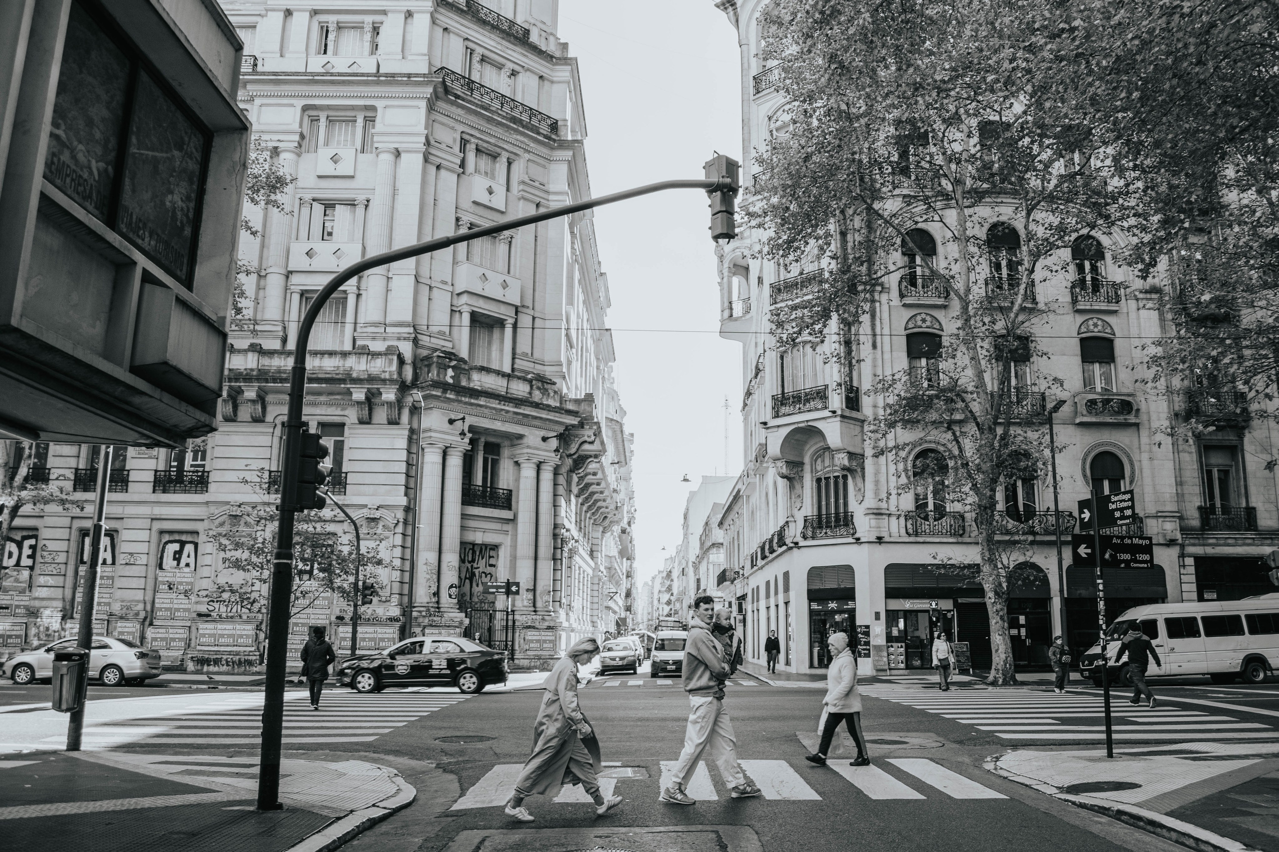 Family photo shoot. Buenos Aires. Photographer @elmirkami in the city of Buenos Aires