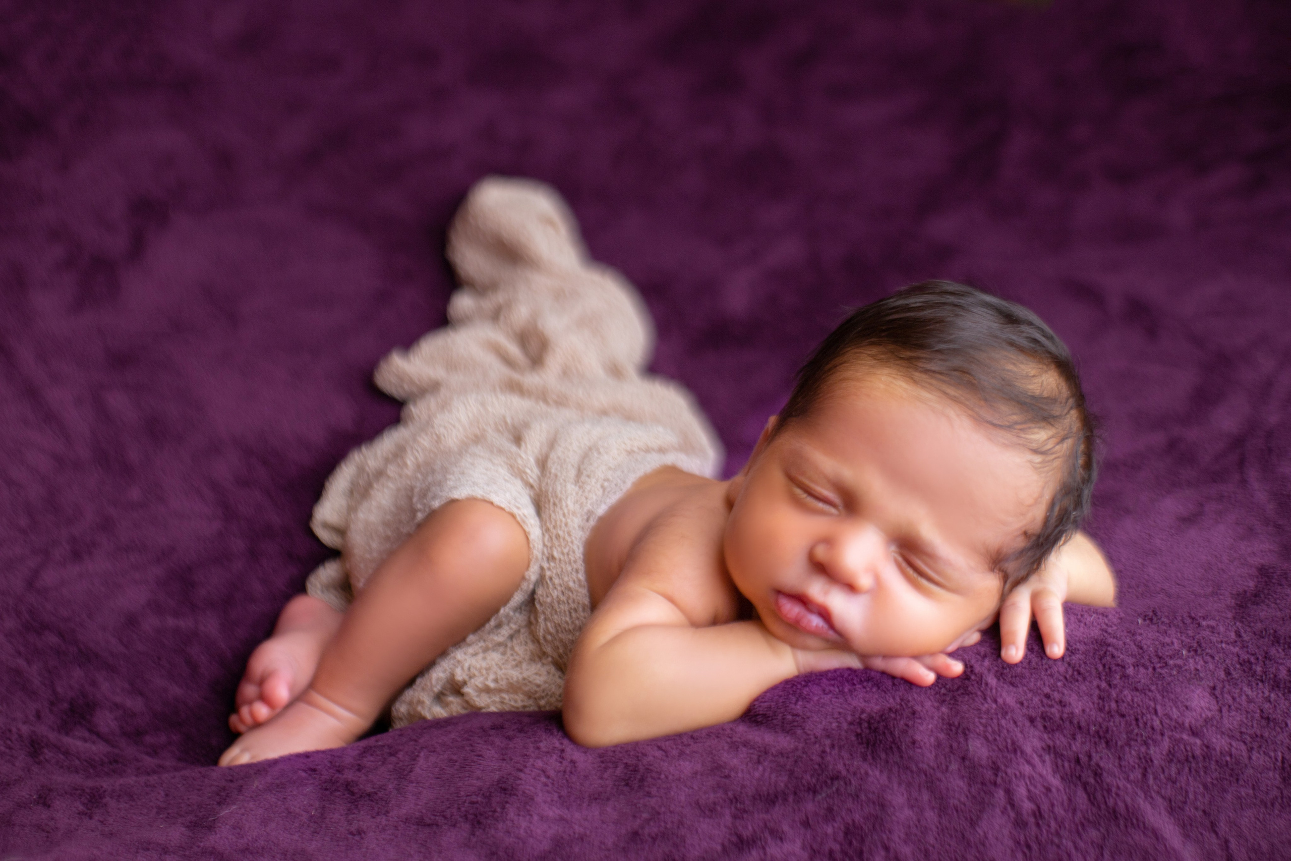 Newborns. Lifestyle and Family Photographer Faryal Saeed