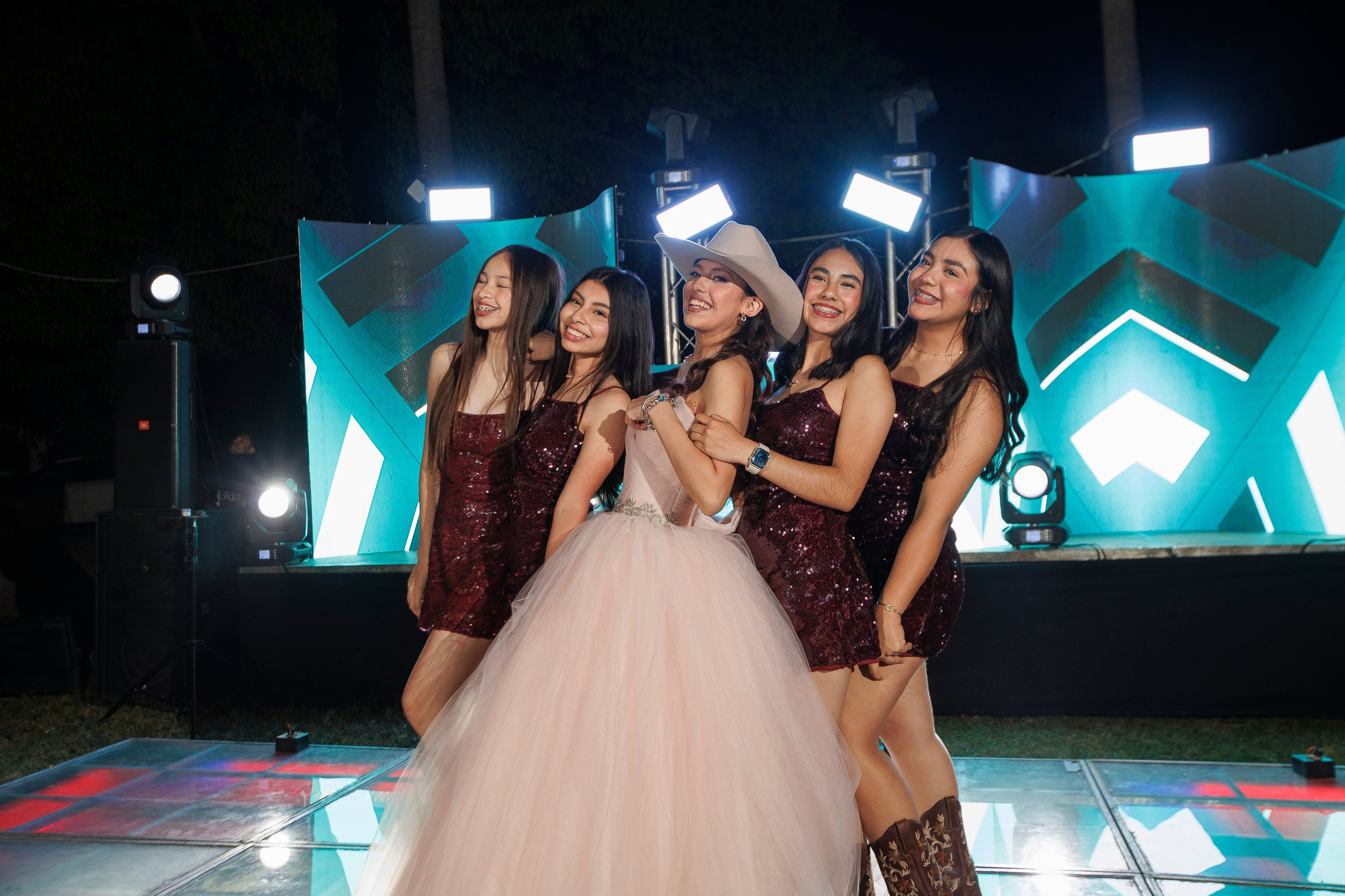 Renata XV — El comienzo de una nueva historia. Lg Fotografia