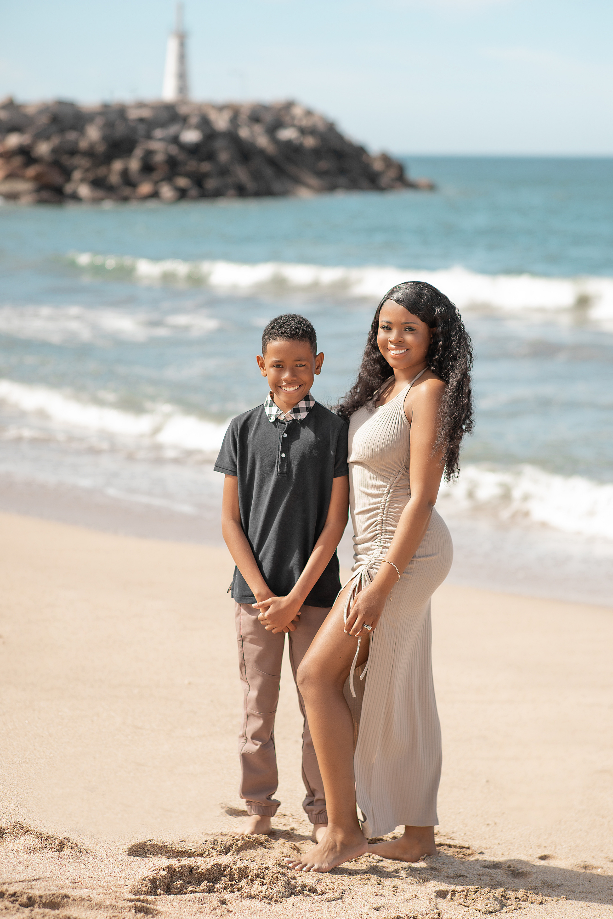 Sesion familiar en la playa para Lacandance. Victoria Castellanos. Fotógrafo profesional en Mazatlán