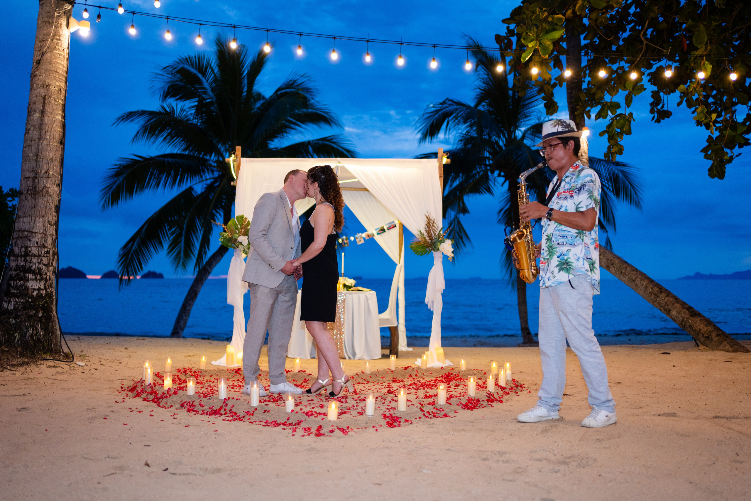 Live music. Romantic proposal on Koh Samui, Thailand