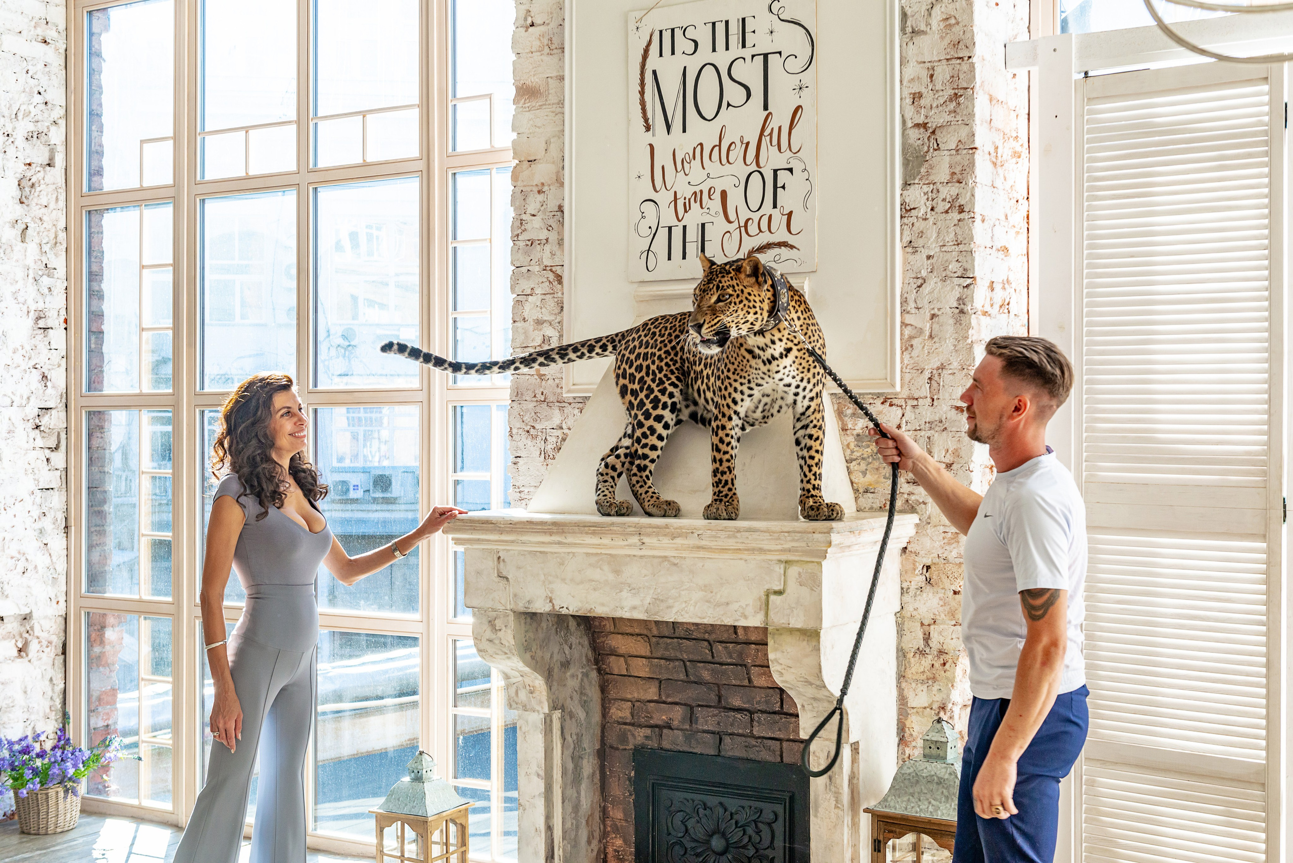 Photosession in the studio with a leopard. PHOTOGRAPHER QUINTANA ROO