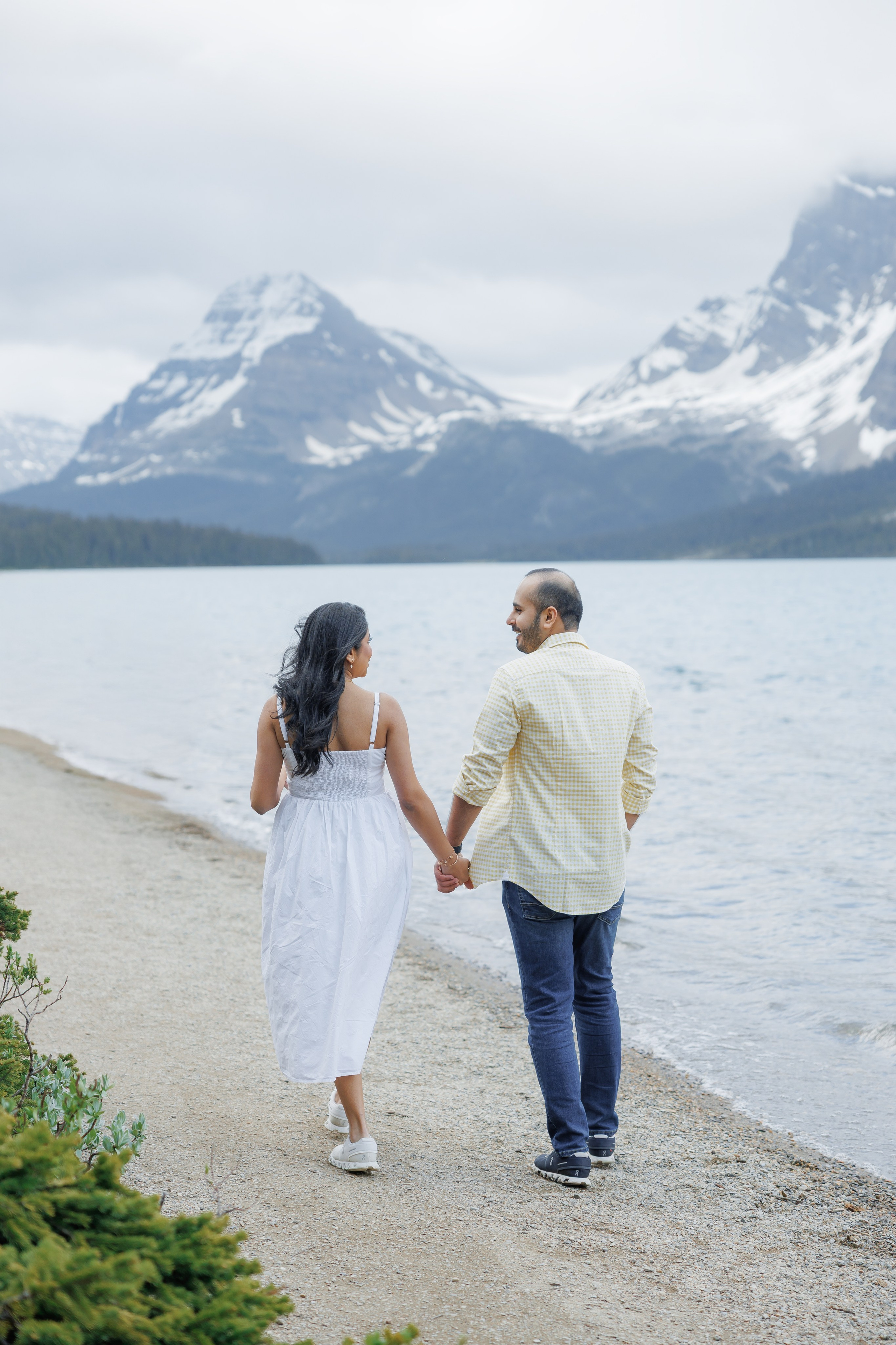 Mountain maternity shoot. Photographer Elvira Hryshchenko