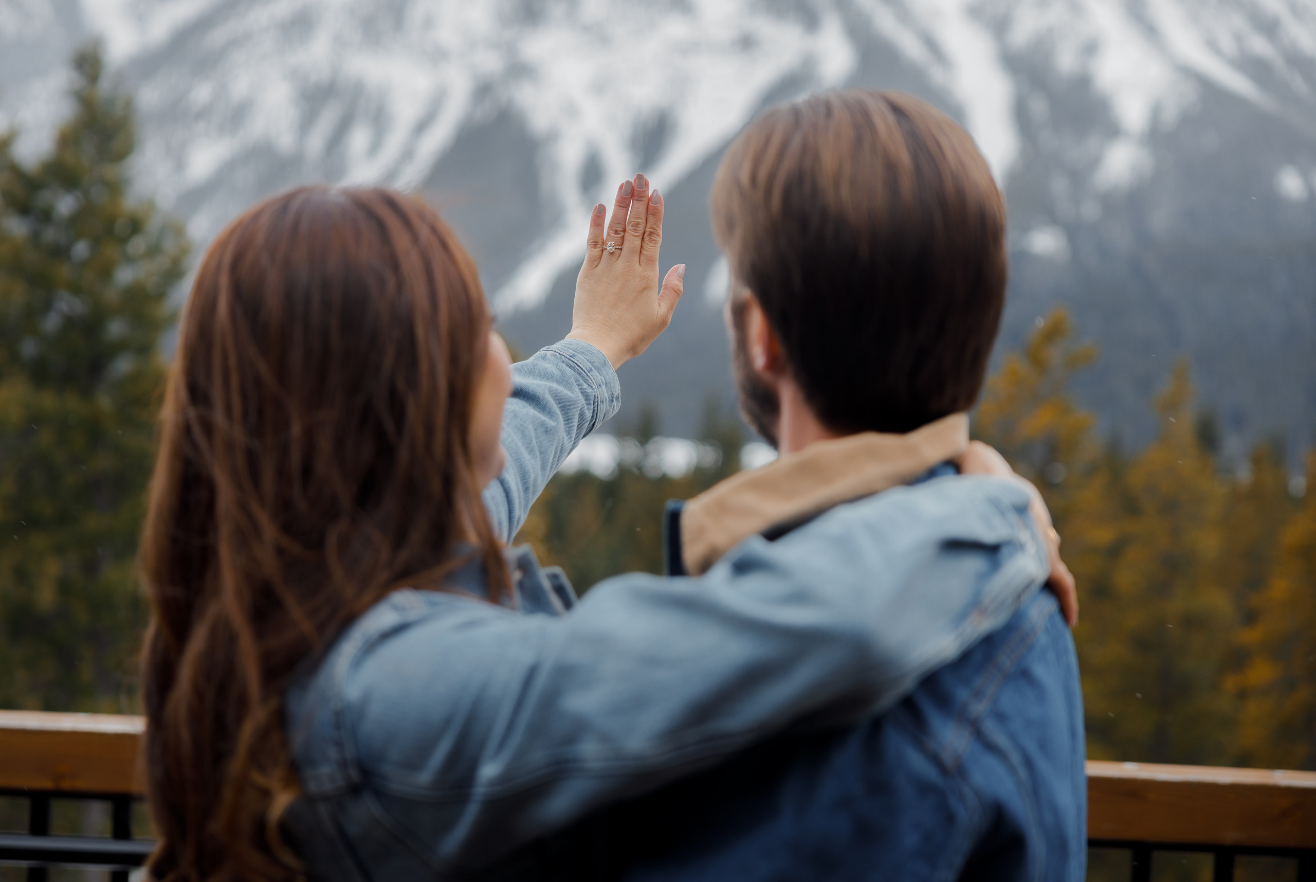 Ski engagement session. Photographer Elvira Hryshchenko