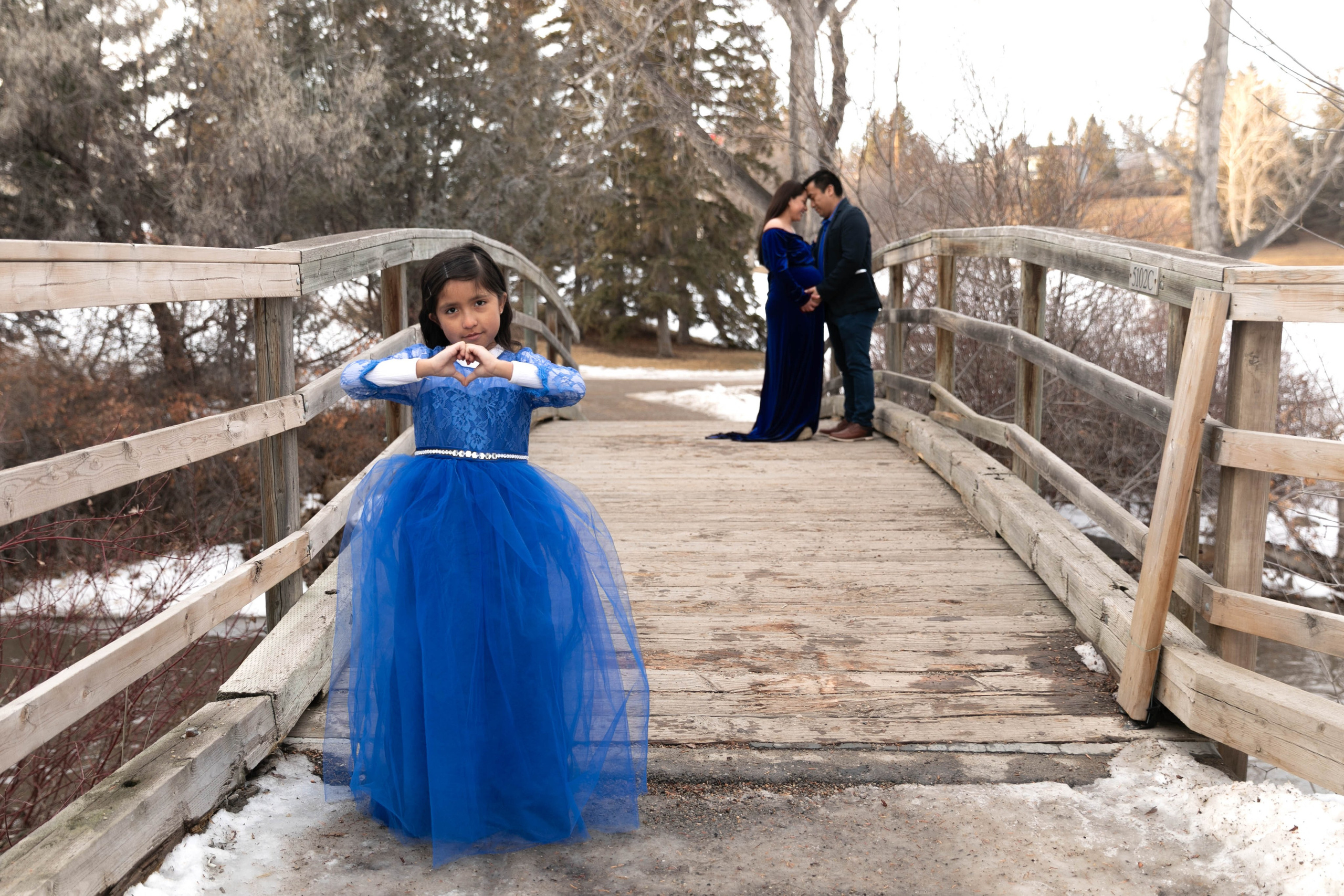 Maternity Photos — Confederation Park — Dulce. Fotografía accesible en Calgary