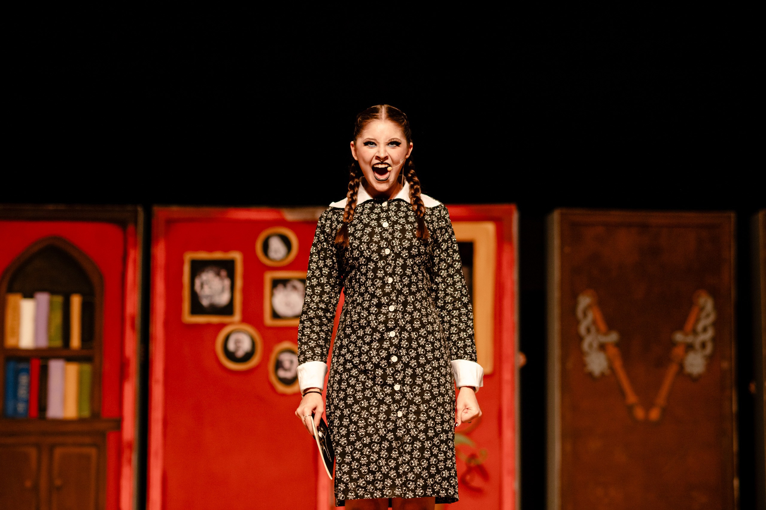 Fotografia de espetáculo A Família Addams do grupo de Teatro Univali