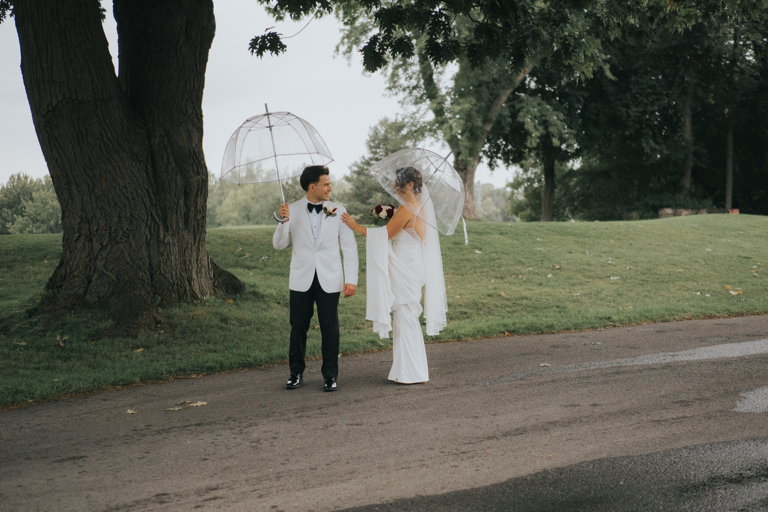 Wedding of Cassandra and Loïc in Beaconsfield, Montreal. Montreal Wedding Photographer — Muriel Oe Photo