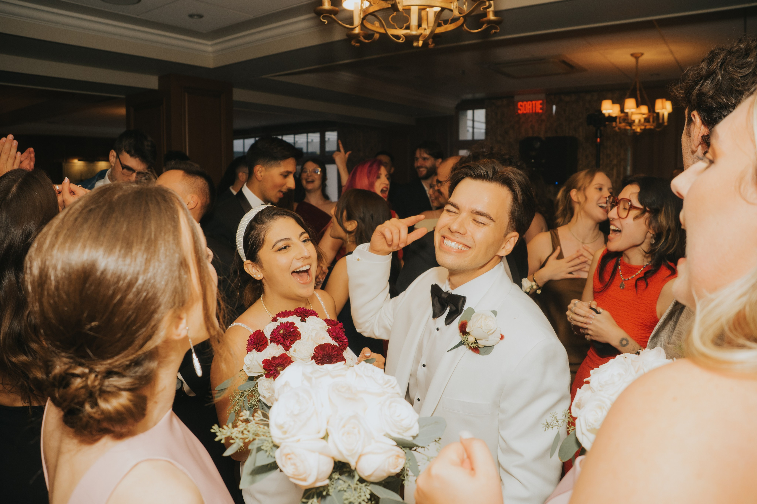Wedding of Cassandra and Loïc in Beaconsfield, Montreal. Montreal Wedding Photographer — Muriel Oe Photo