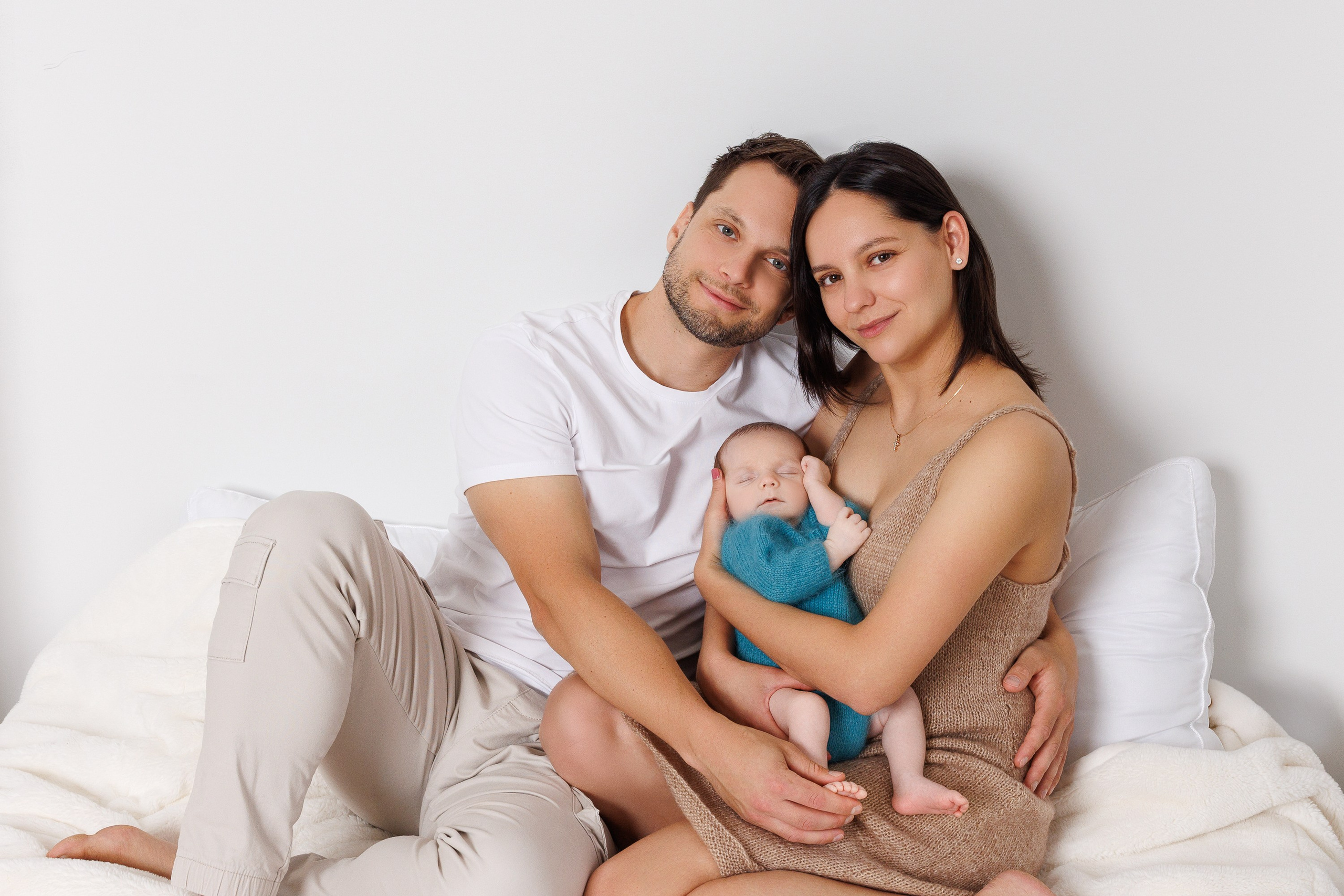 NEWBORN. Je suis photographe portraitiste et je réalise des portraits à toutes les étapes de votre vie! Bienvenue dans mon studio à Westmount, Qc