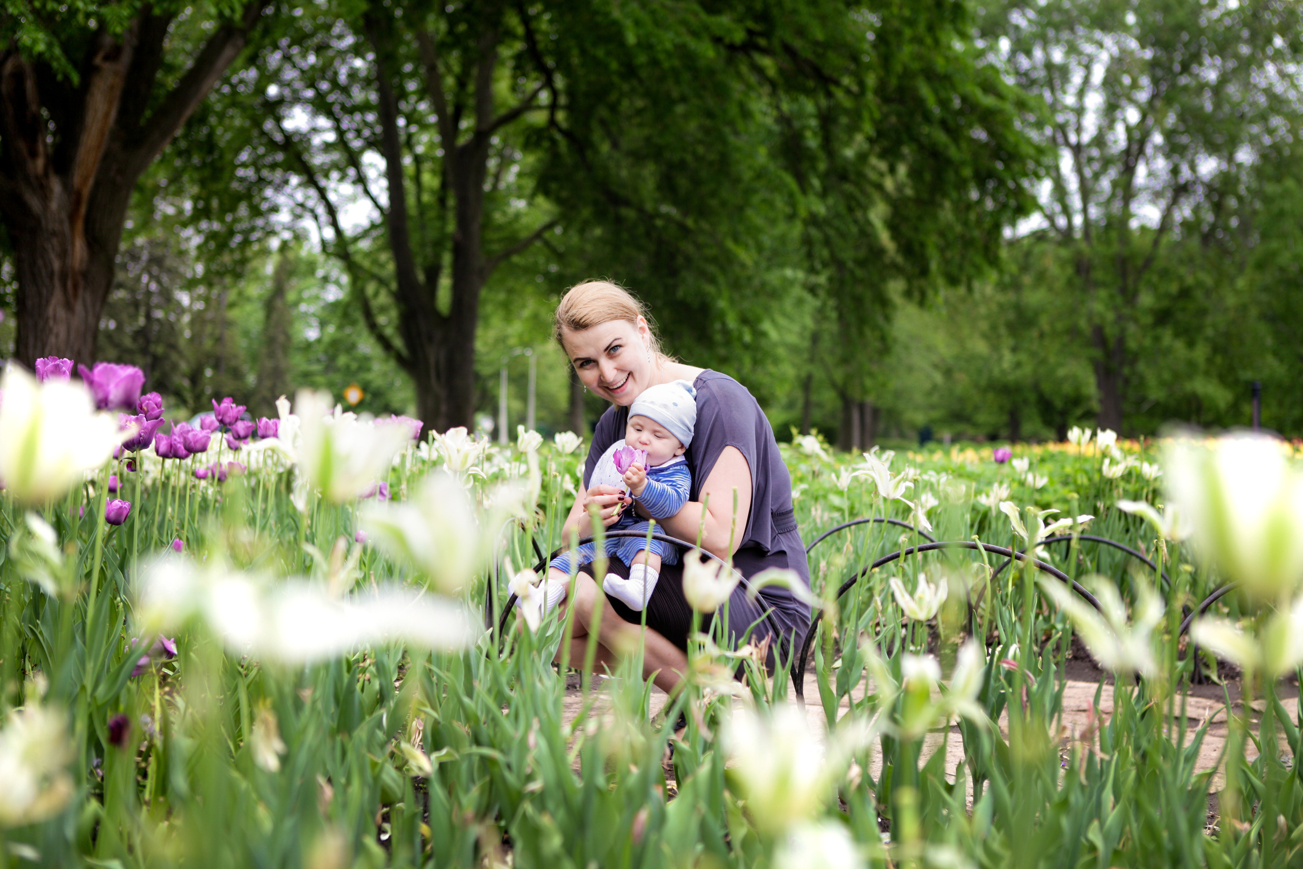 Mother and baby portrait with tulips, spring lifestyle session at Commissioners Park.