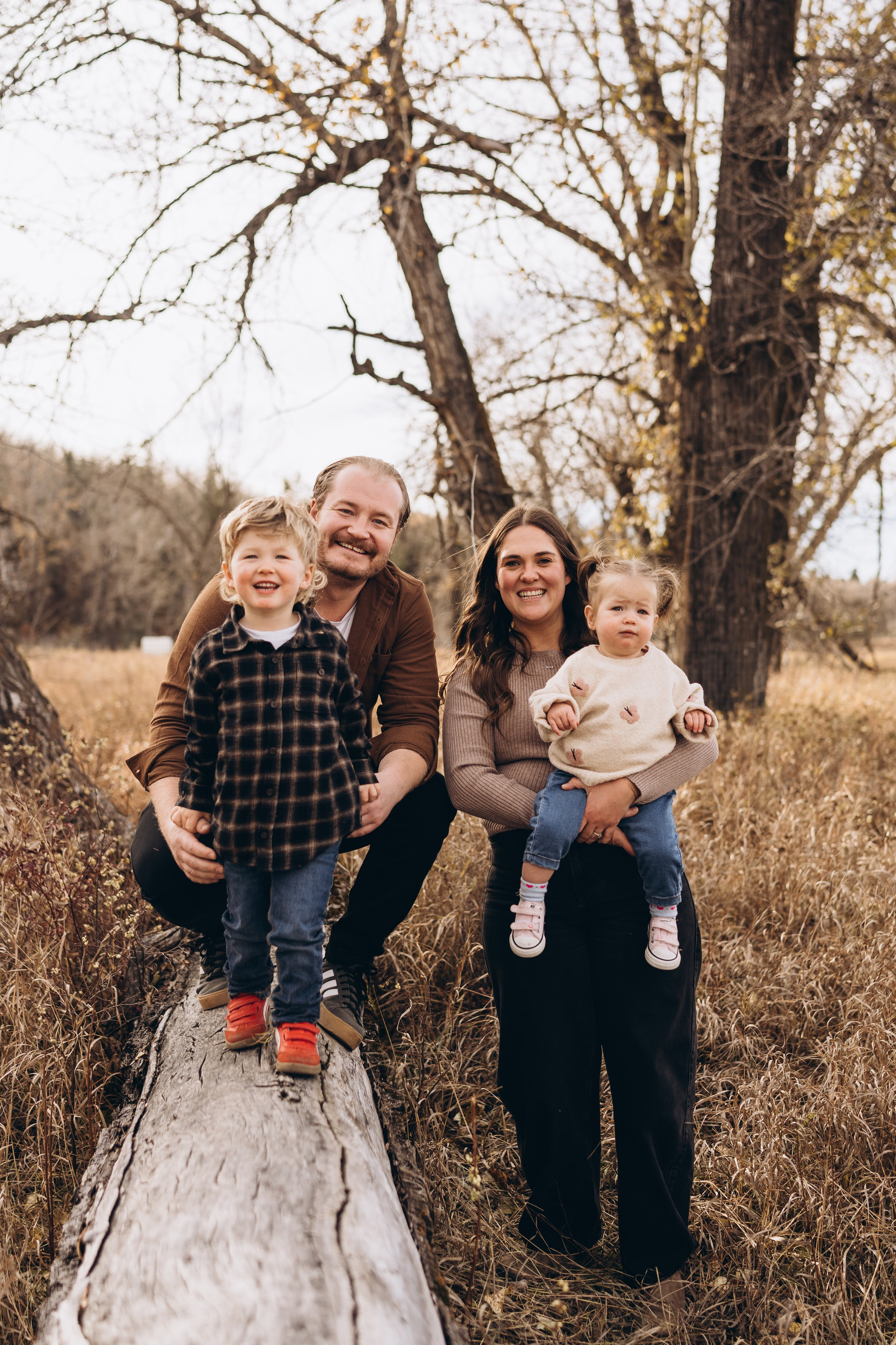 Taryn & fam. Calgary Wedding & Lifestyle Photographer — Yevhen Polishchuk