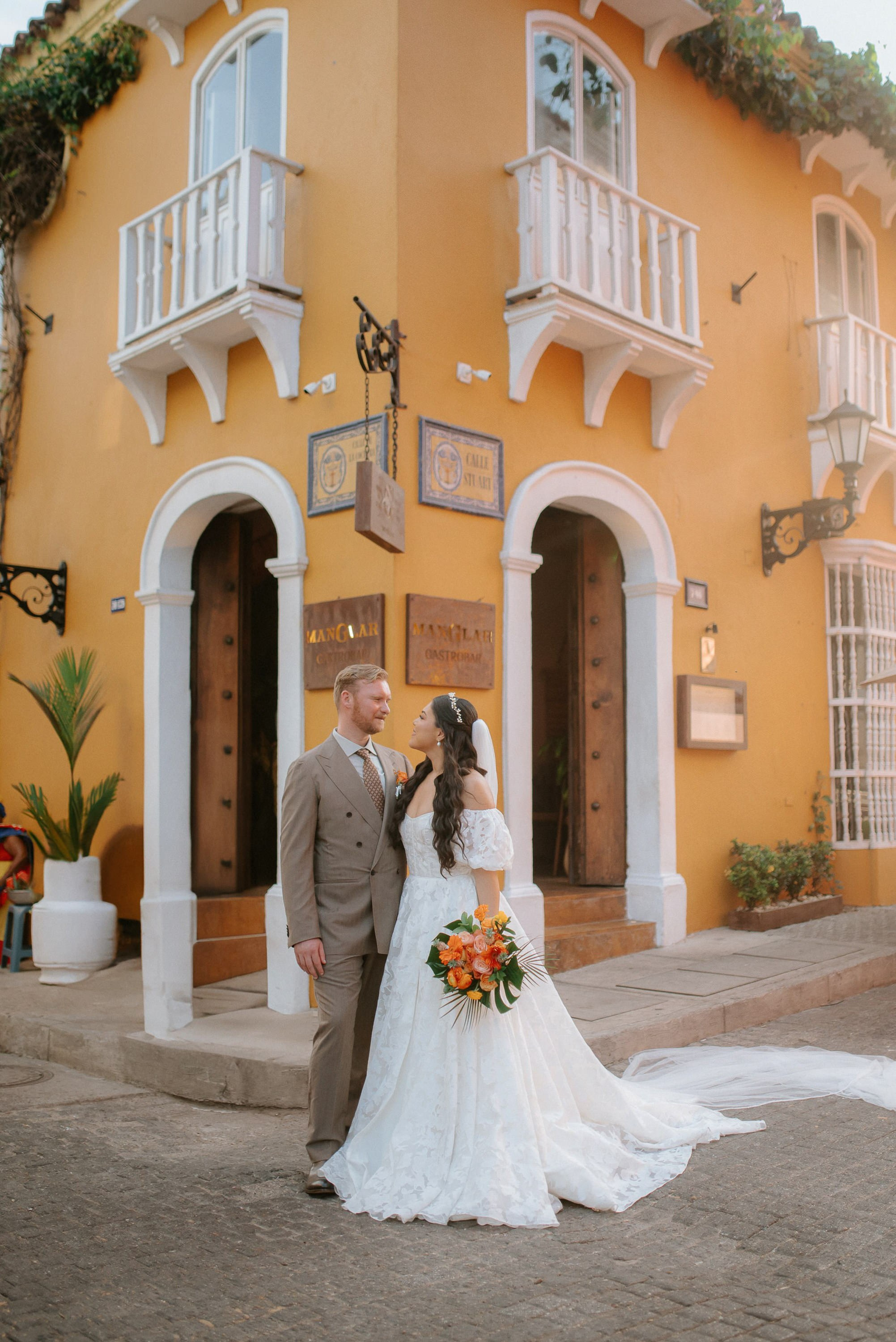Cindy + Garrett | Destination Wedding Photos in Cartagena 2025 – César Vanegas Photography. César Vanegas Photography | Wedding & Travel Photographer | Cartagena, Colombia