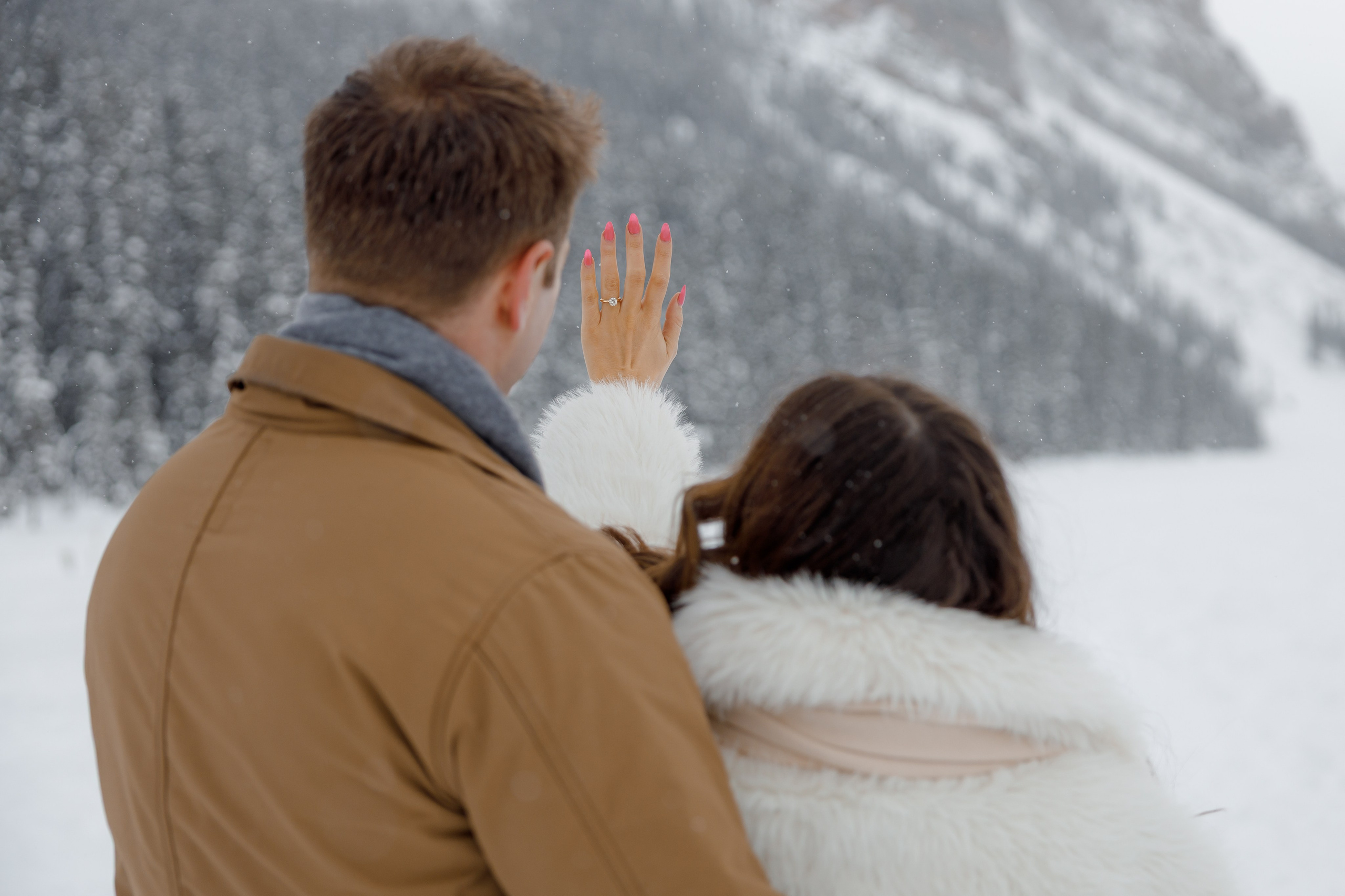 Lake Louise engagement session. Photographer Elvira Hryshchenko