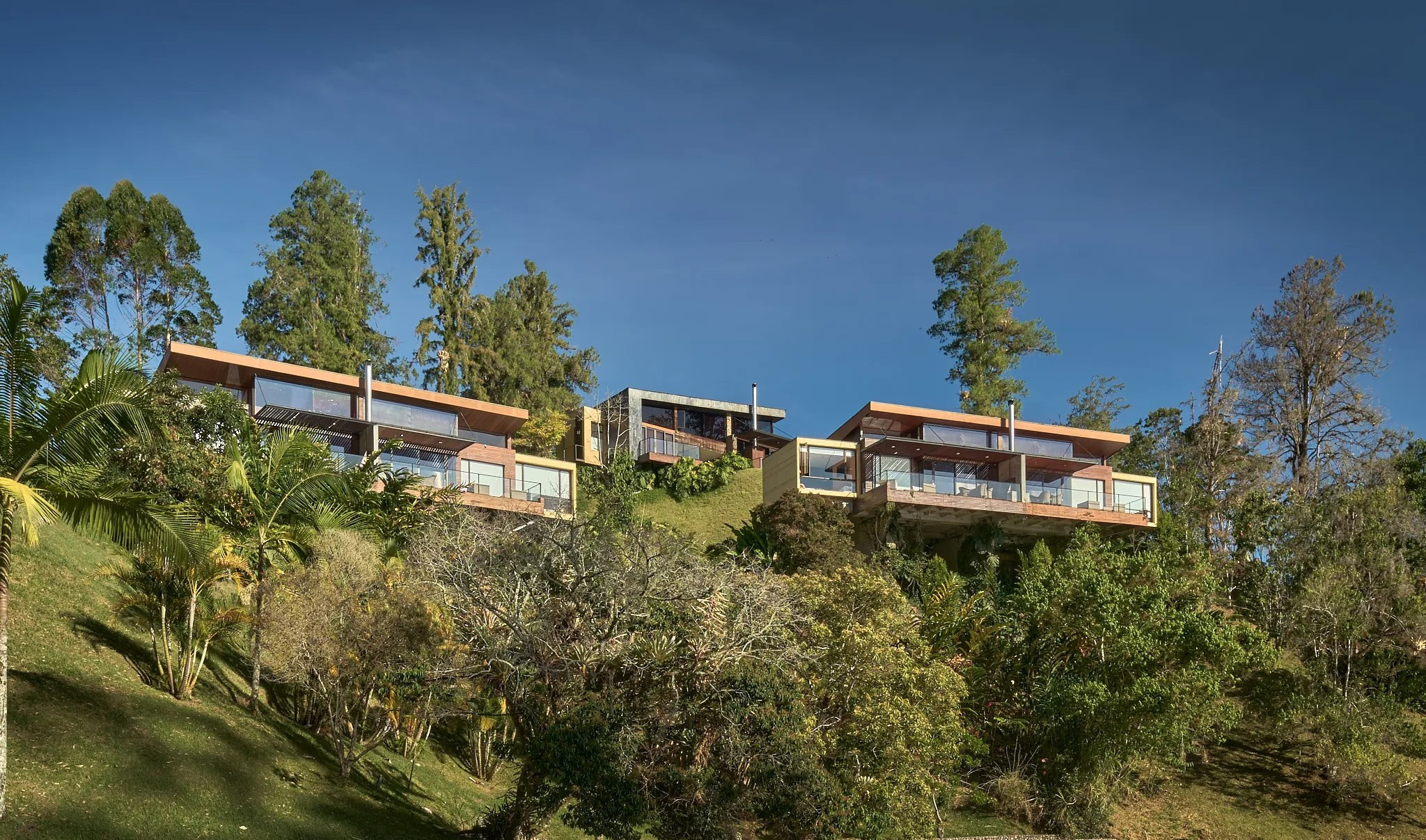 Fotografía arquitectura e interiorismo Cabañas Luxé, Represa El Peñol en el municipio de Guatapé, Antioquia. Diseño Vicaría Arquitectura