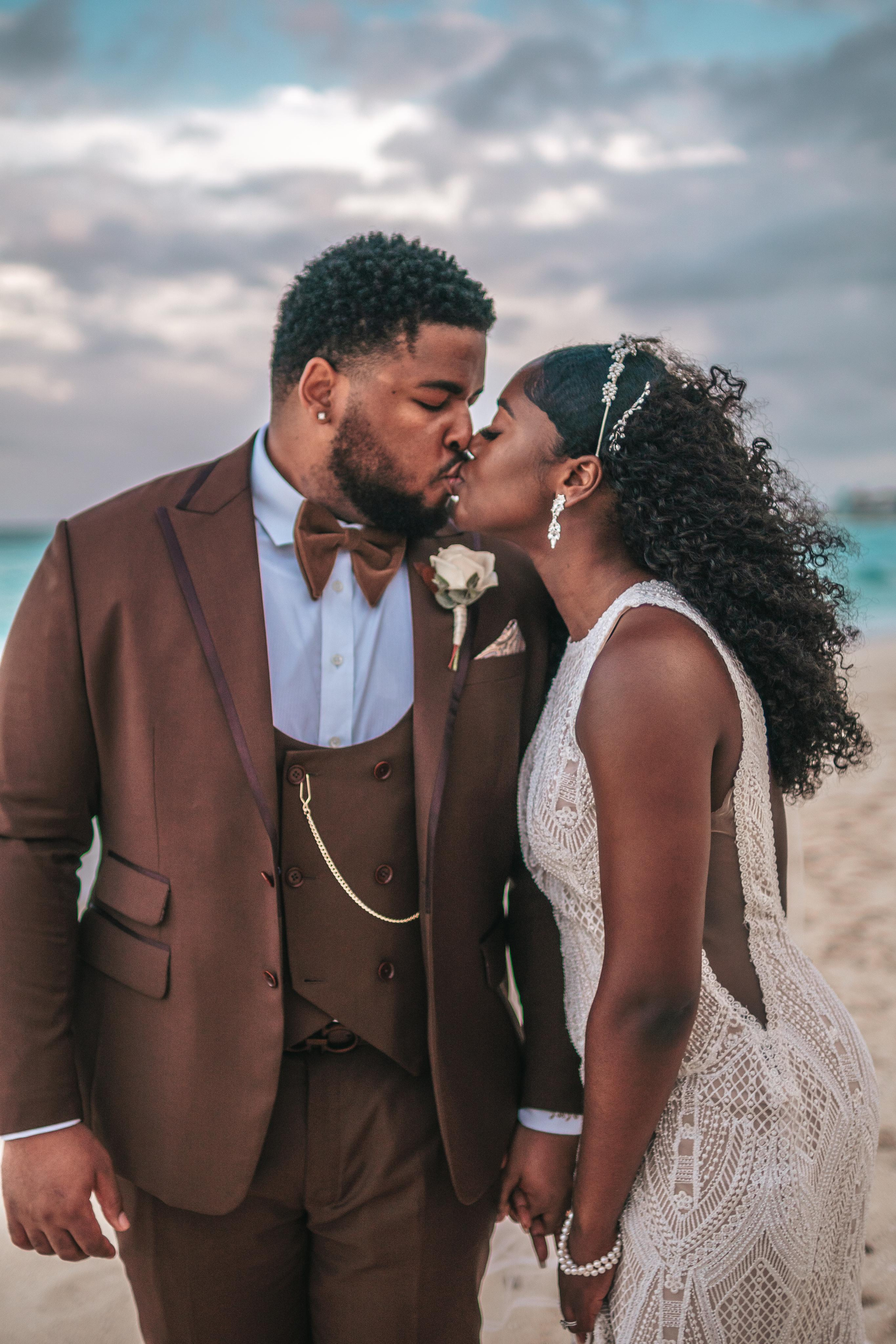 Rain or shine, love wins – Playa del Carmen wedding photography