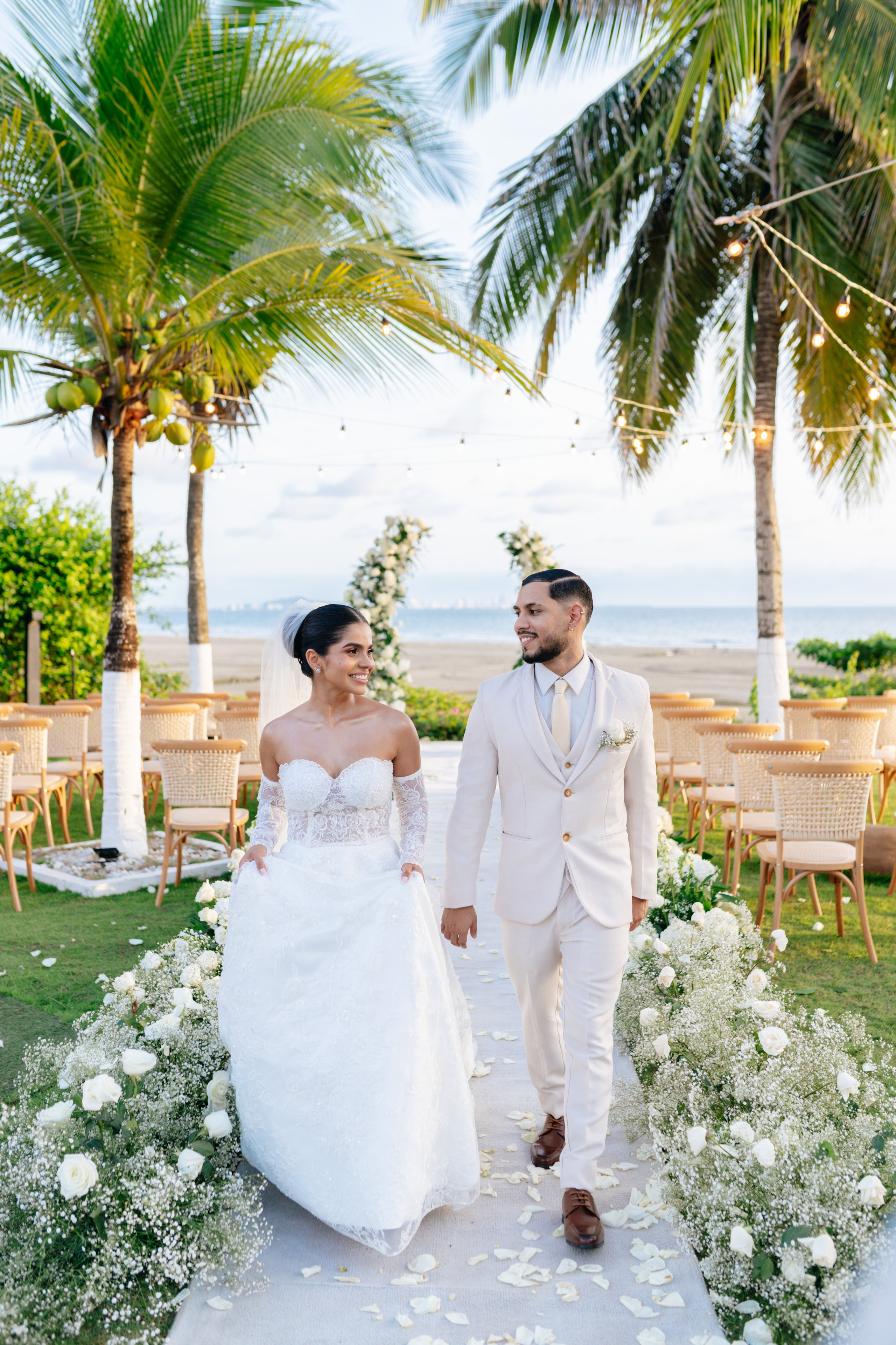 Boda en playa Cartagena | Gaby & Juan. Fotógrafo profesional de Bodas Documental en Barranquilla, Cartagena y Santa Marta | Morada Photography