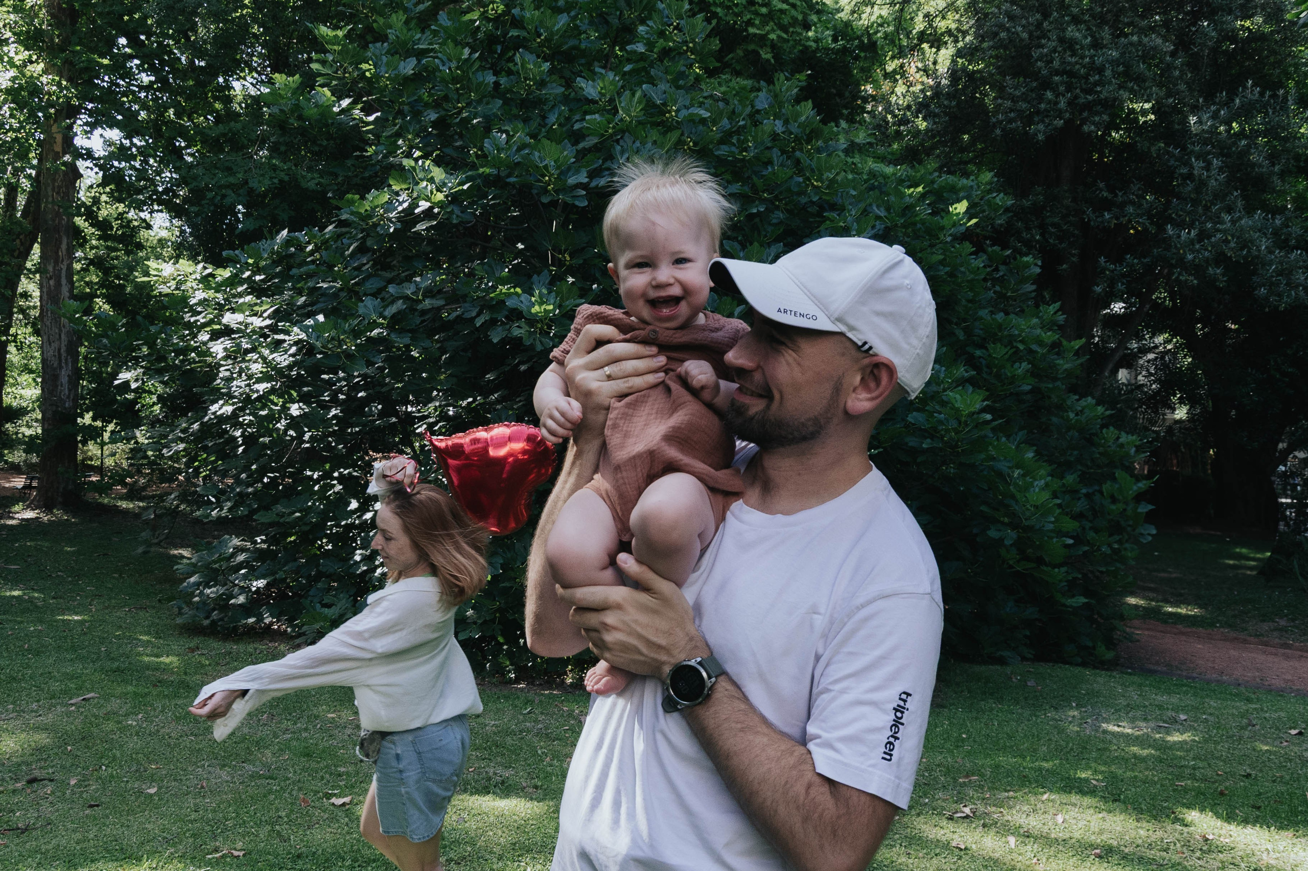 The day they turned one. Photographer @elmirkami in the city of Buenos Aires