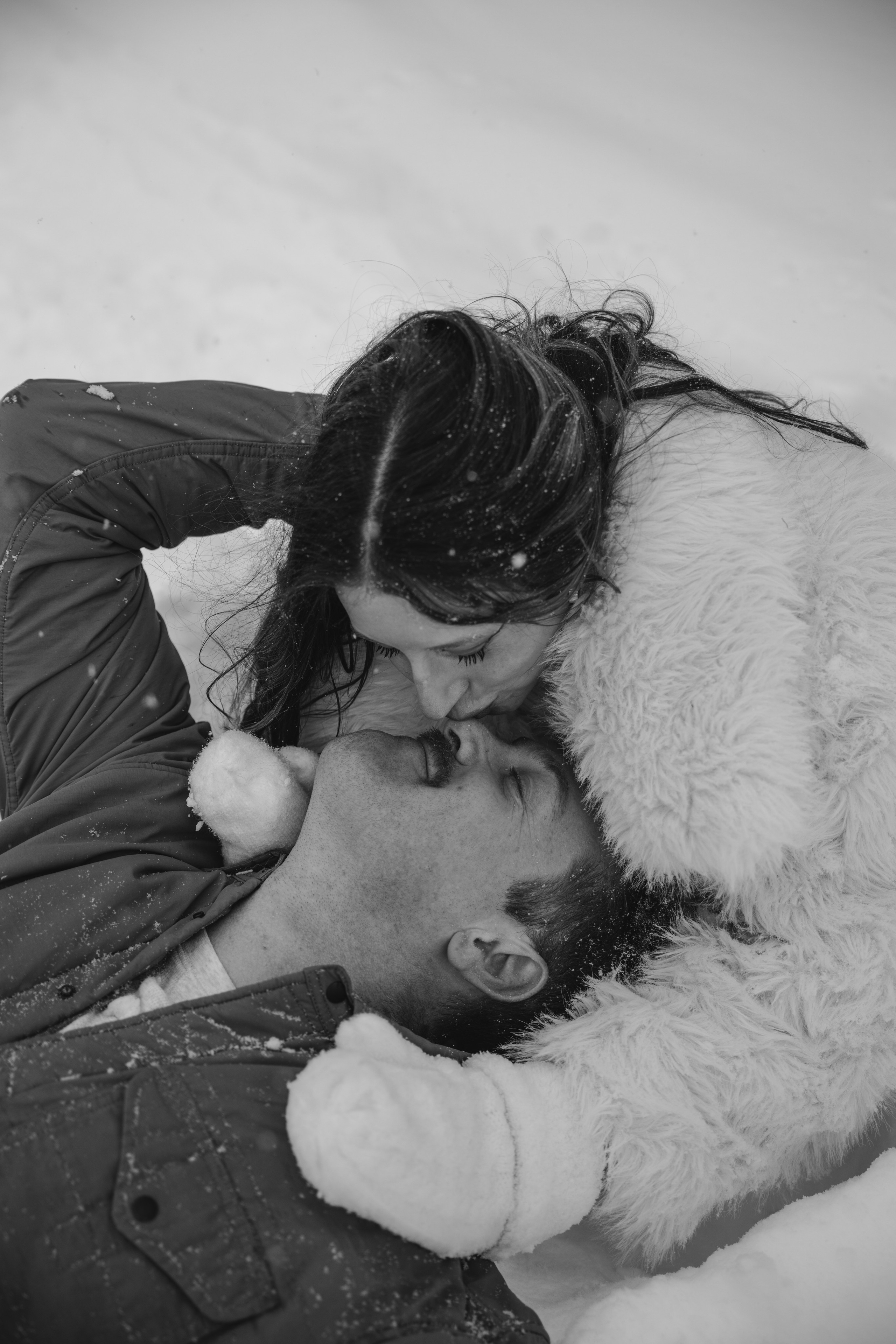 Lake Louise engagement session. Photographer Elvira Hryshchenko