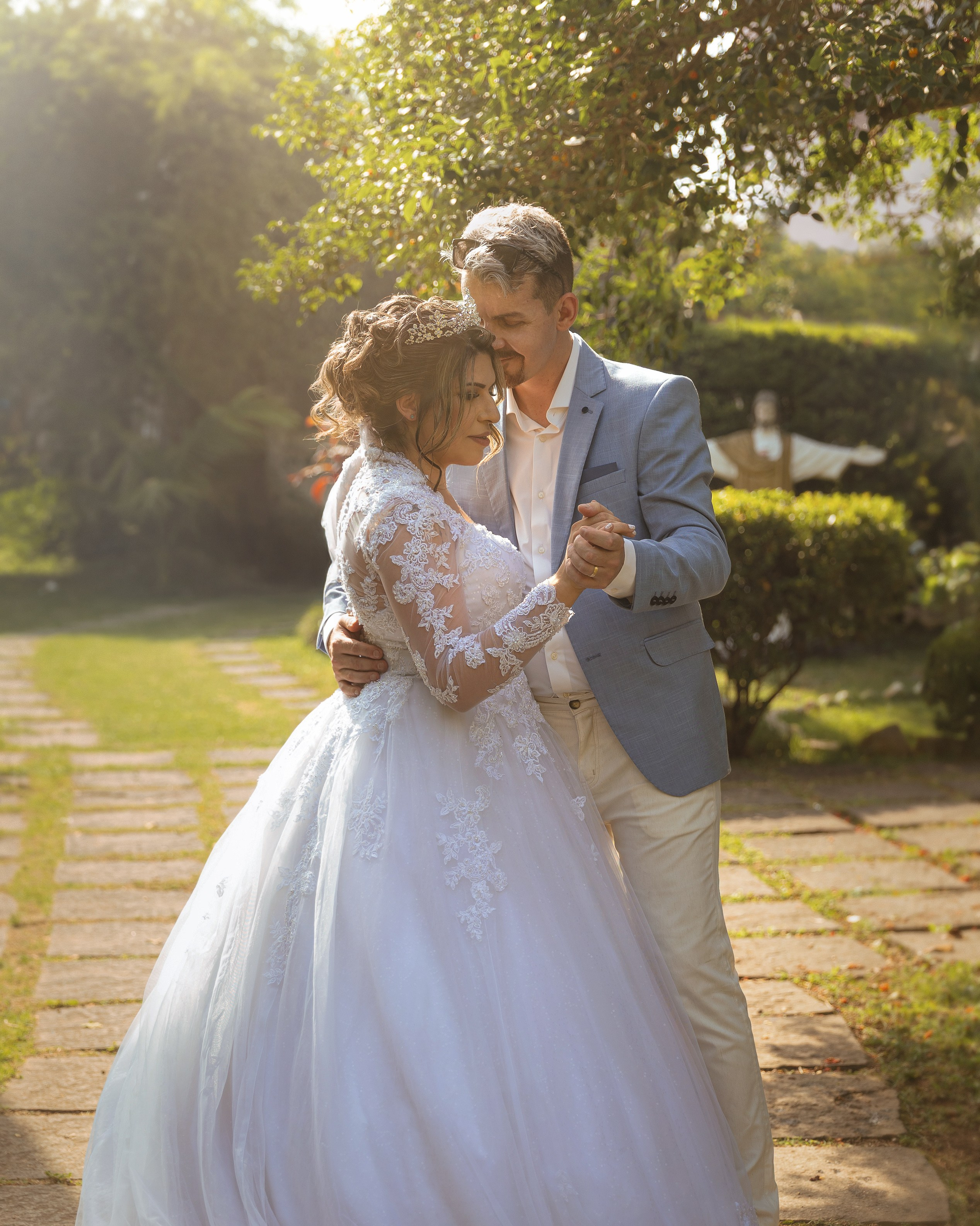 Ensaio e fotografia de casamento em São Paulo com registros naturais e emocionantes. Cada detalhe, abraço e olhar se transforma em uma lembrança especial do grande dia.