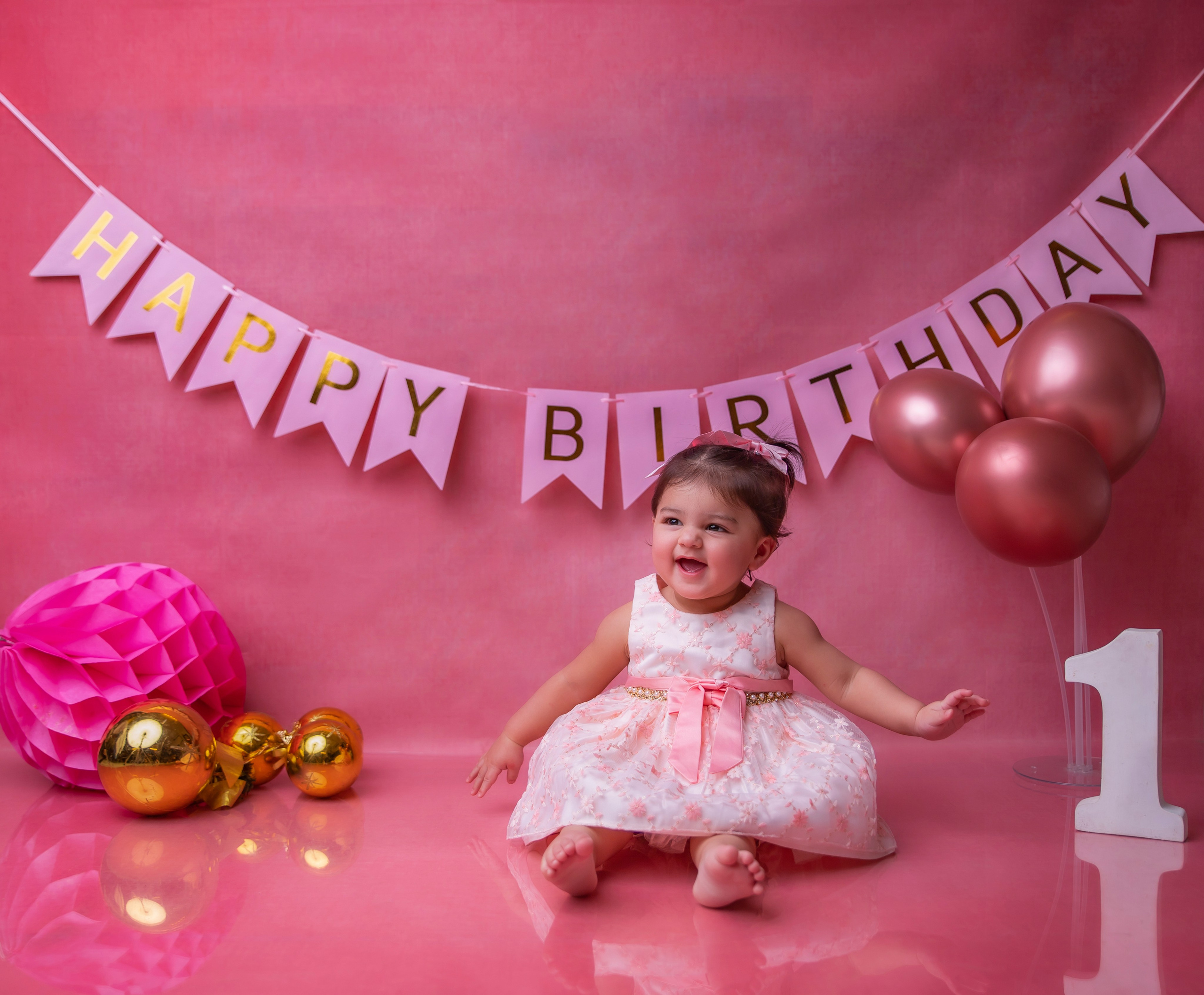 Cake Smash. Lifestyle and Family Photographer Faryal Saeed