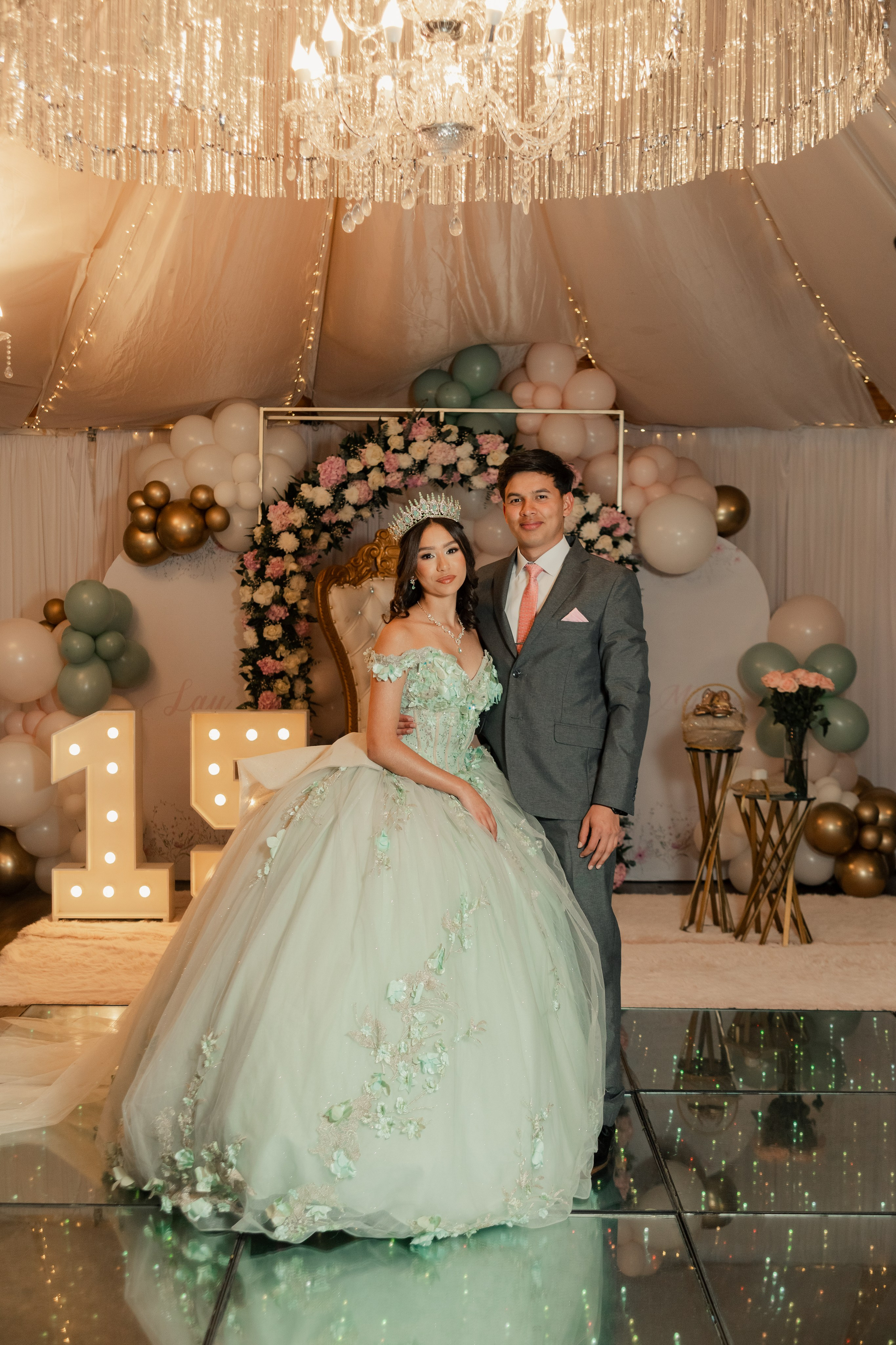 XV LAURA. FOCALMAGIC