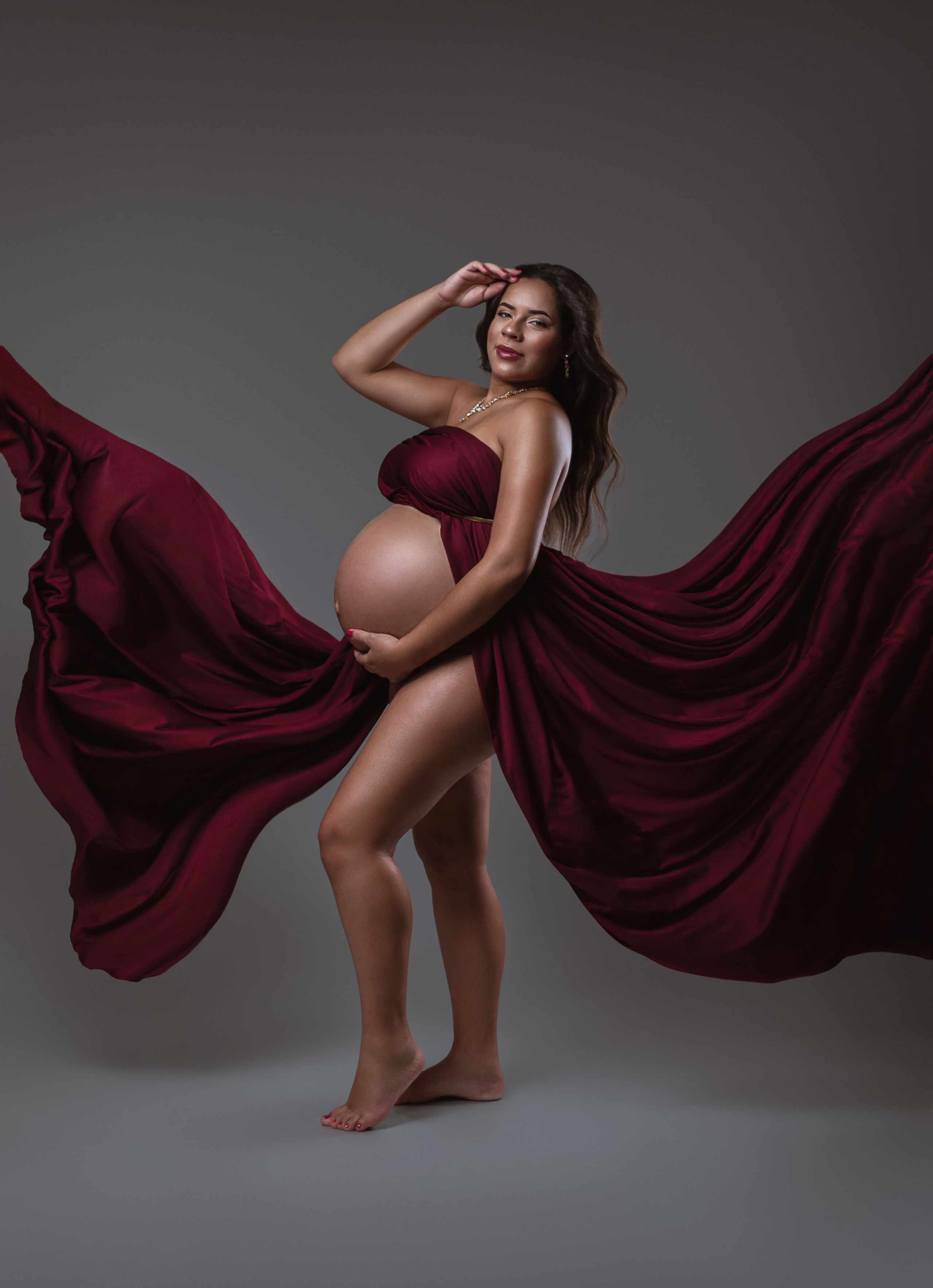 Ensaio fotográfico de gestante em São Paulo, criado para celebrar a maternidade e a beleza da mulher. Retratos delicados para guardar para sempre a história da chegada de um novo amor.