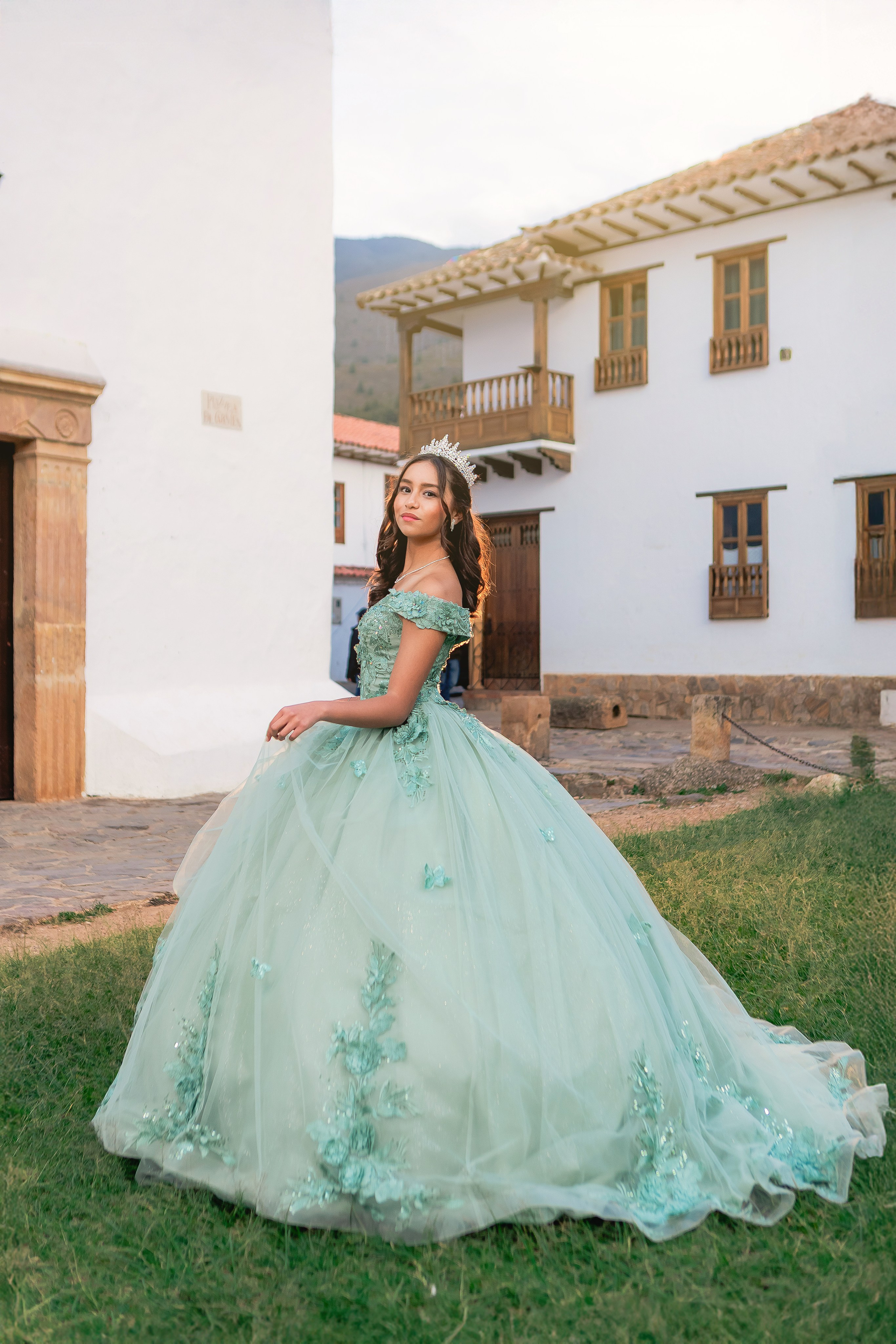 XV LAURA. FOCALMAGIC