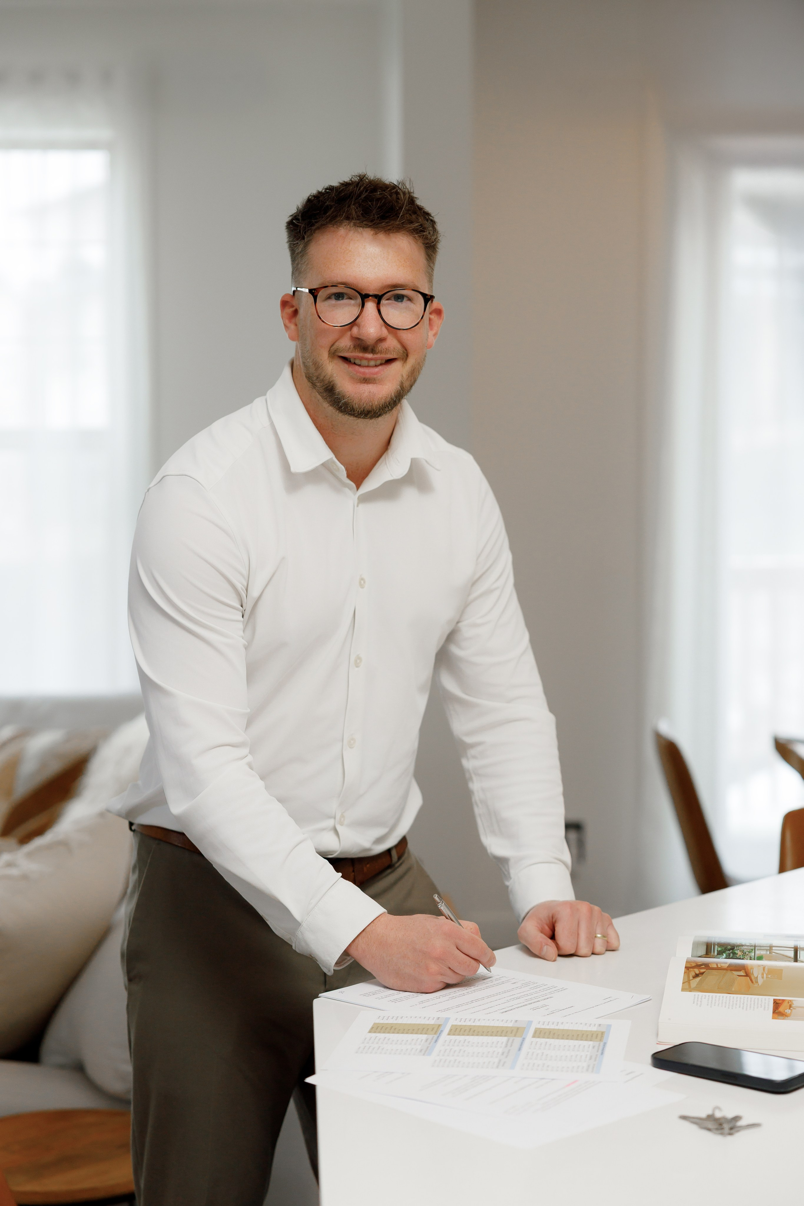 Real Estate Agent. Photographer Elvira Hryshchenko