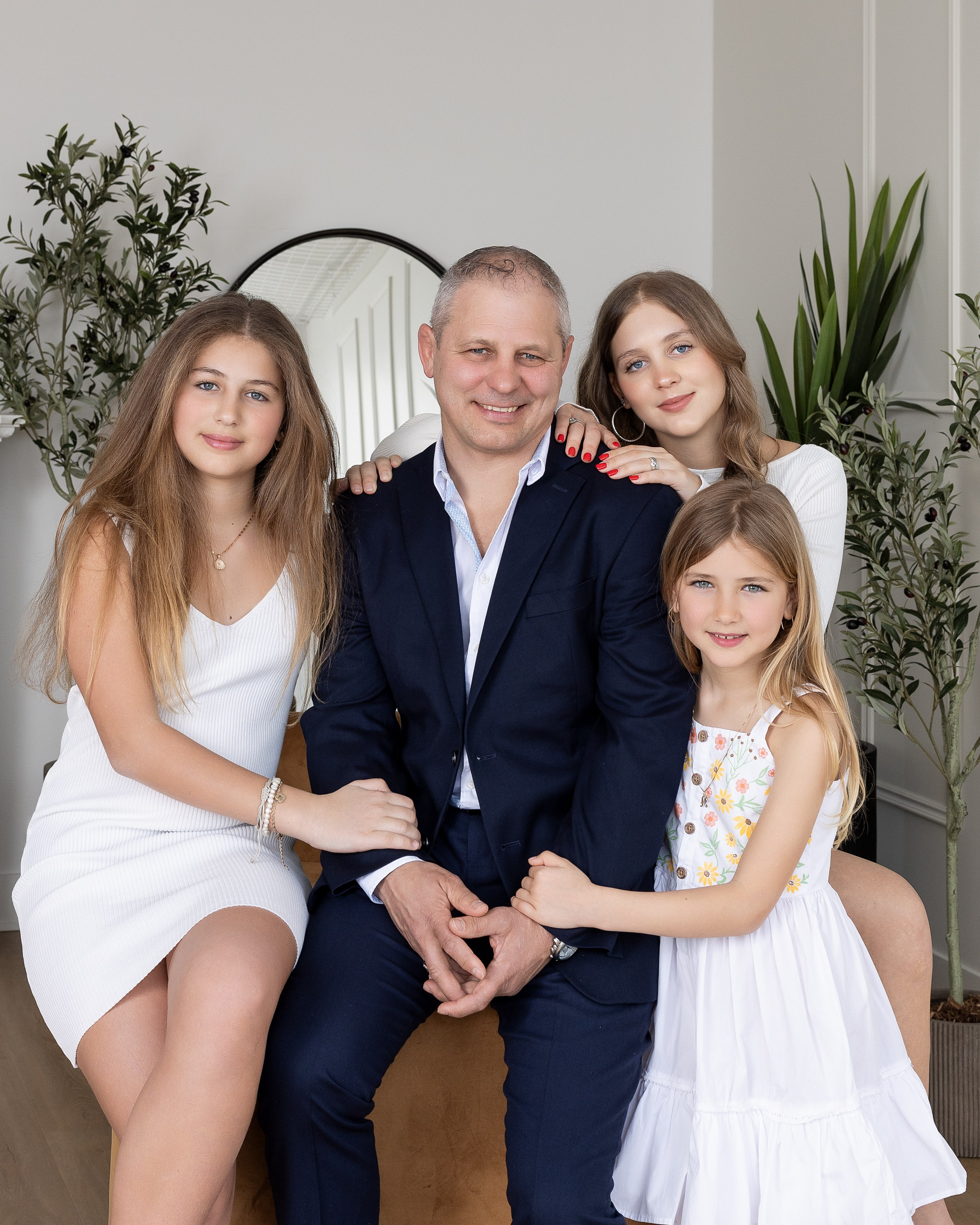 FAMILY. Je suis photographe portraitiste et je réalise des portraits à toutes les étapes de votre vie! Bienvenue dans mon studio à Westmount, Qc