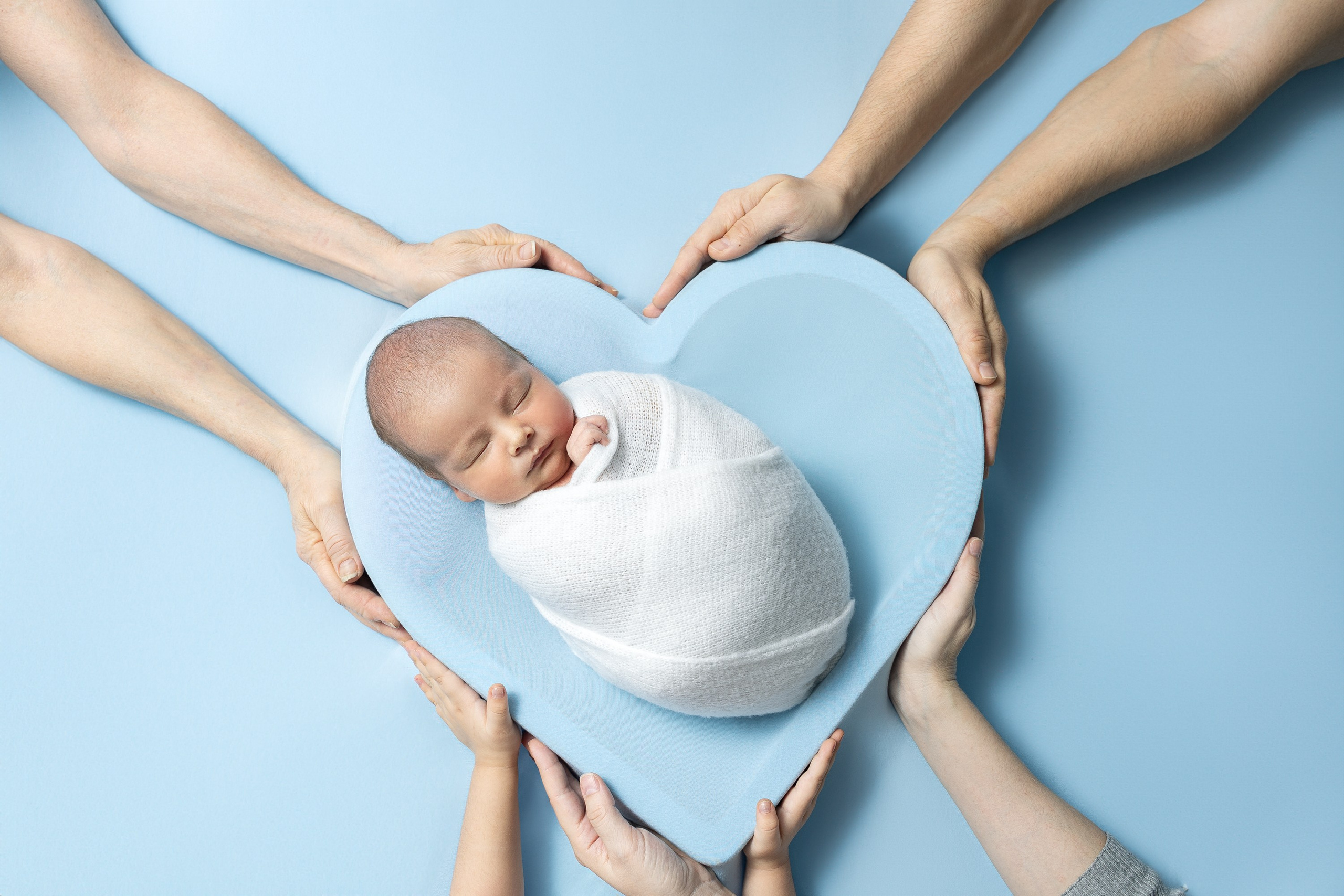 NEWBORN. Je suis photographe portraitiste et je réalise des portraits à toutes les étapes de votre vie! Bienvenue dans mon studio à Westmount, Qc