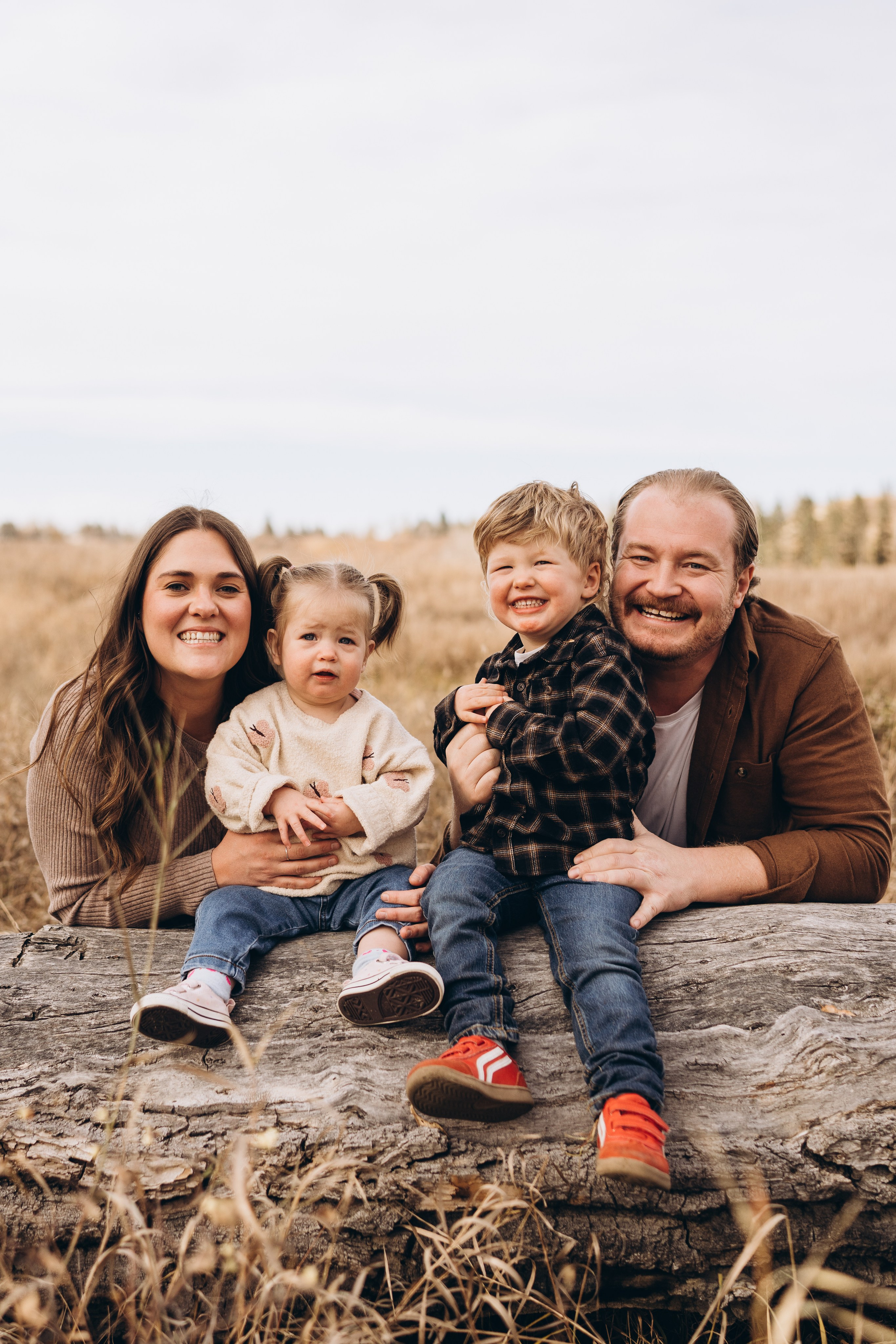 Taryn & fam. Calgary Wedding & Lifestyle Photographer — Yevhen Polishchuk