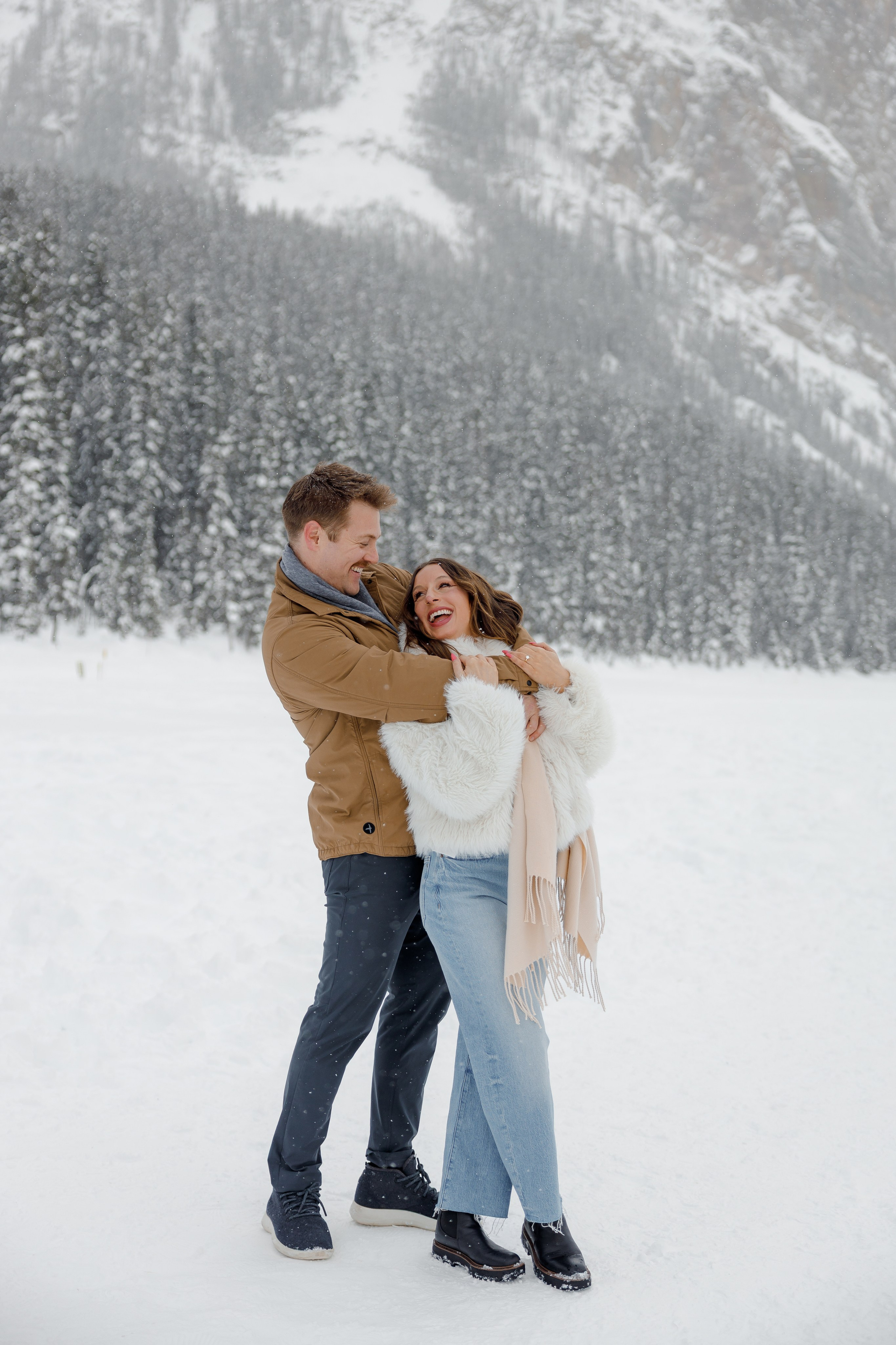 Lake Louise engagement session. Photographer Elvira Hryshchenko