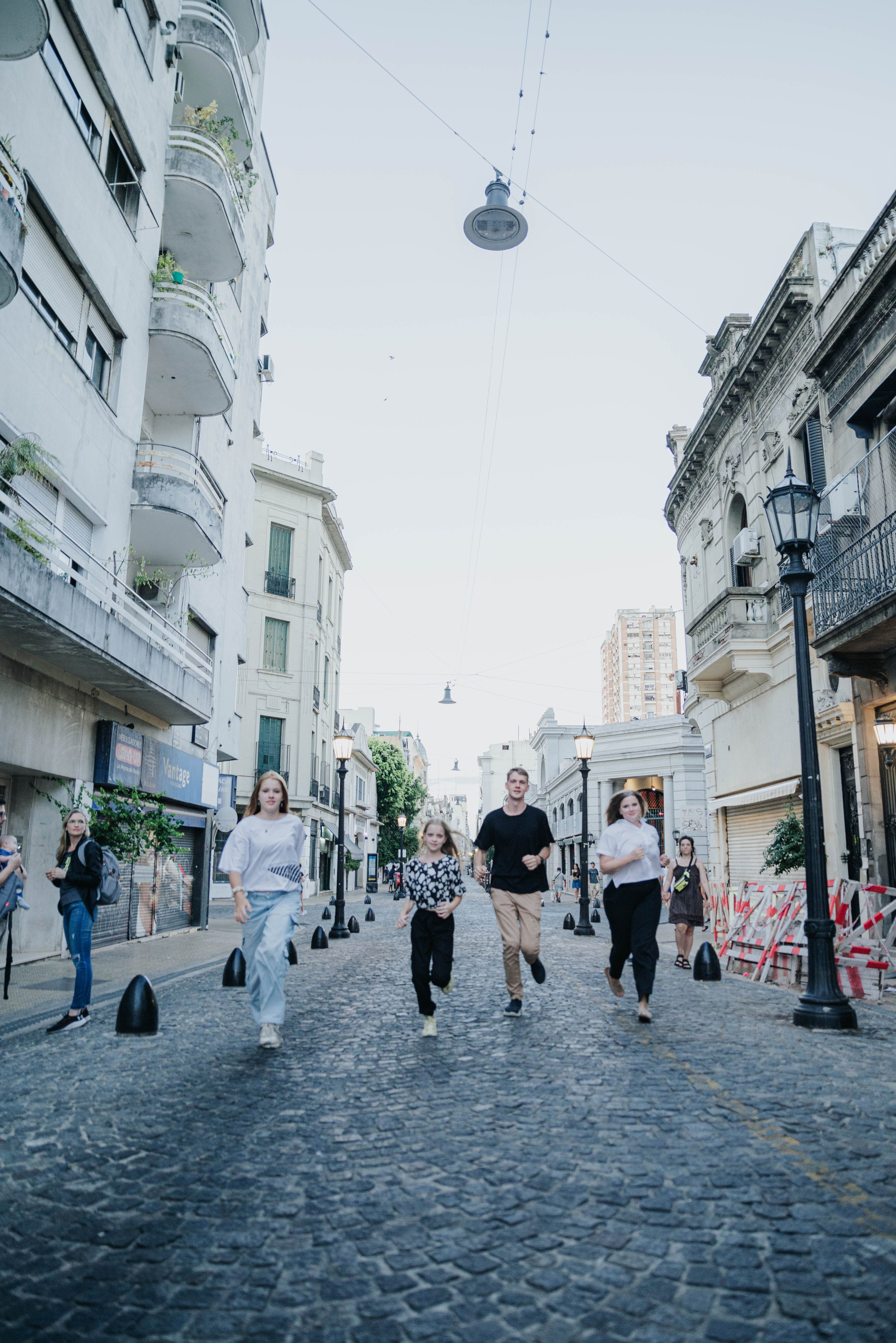 Guests from Mar del Plata. Photographer @elmirkami in the city of Buenos Aires
