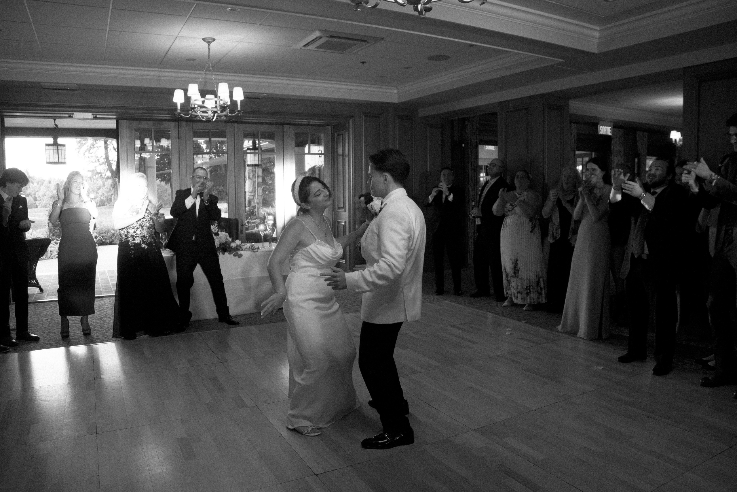 Wedding of Cassandra and Loïc in Beaconsfield, Montreal. Montreal Wedding Photographer — Muriel Oe Photo