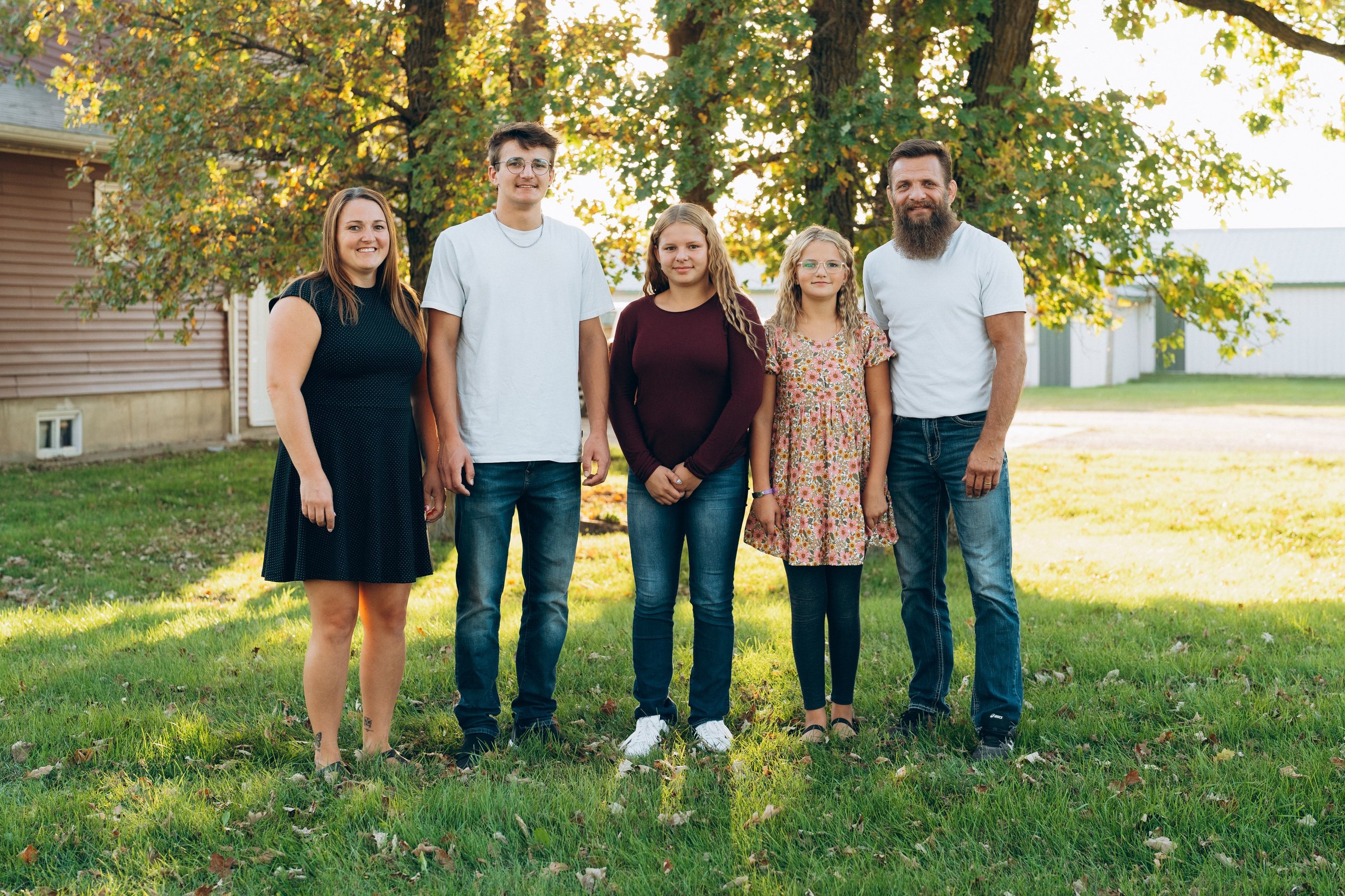 Tiffany and John’s family. Photographer Viktoriia Skavronskaya