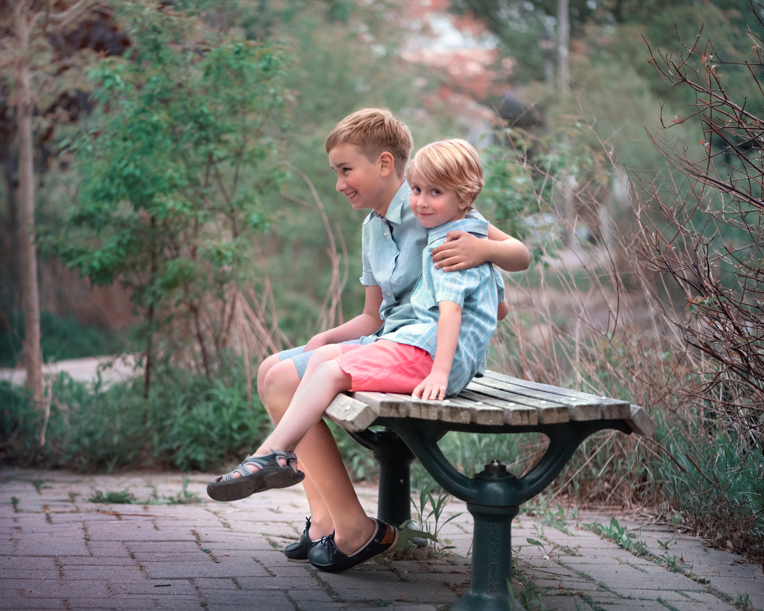 Dreamy evening photoshoot for boys. Playing. Family, children, portrait and fine art Toronto photographer. I delive