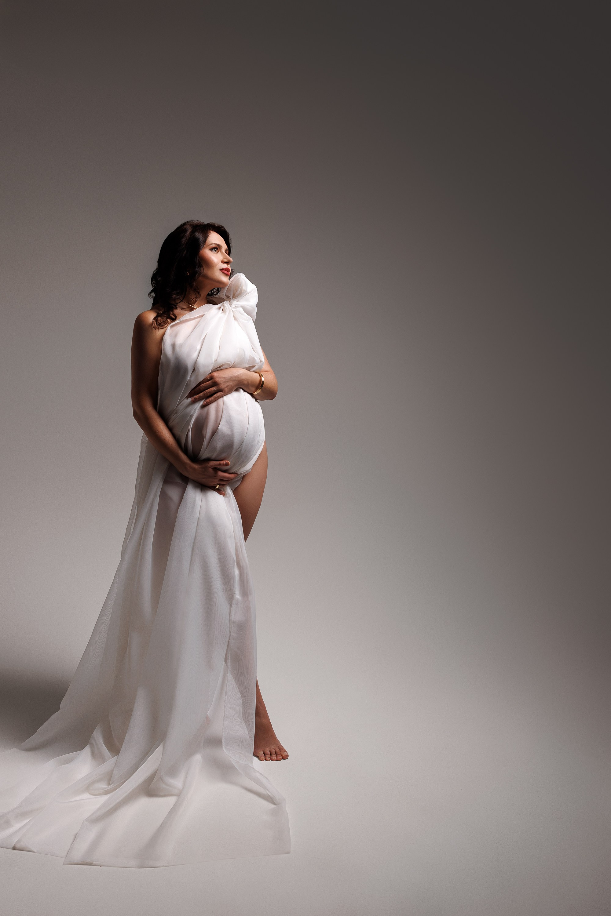 MATERNITY. Je suis photographe portraitiste et je réalise des portraits à toutes les étapes de votre vie! Bienvenue dans mon studio à Westmount, Qc