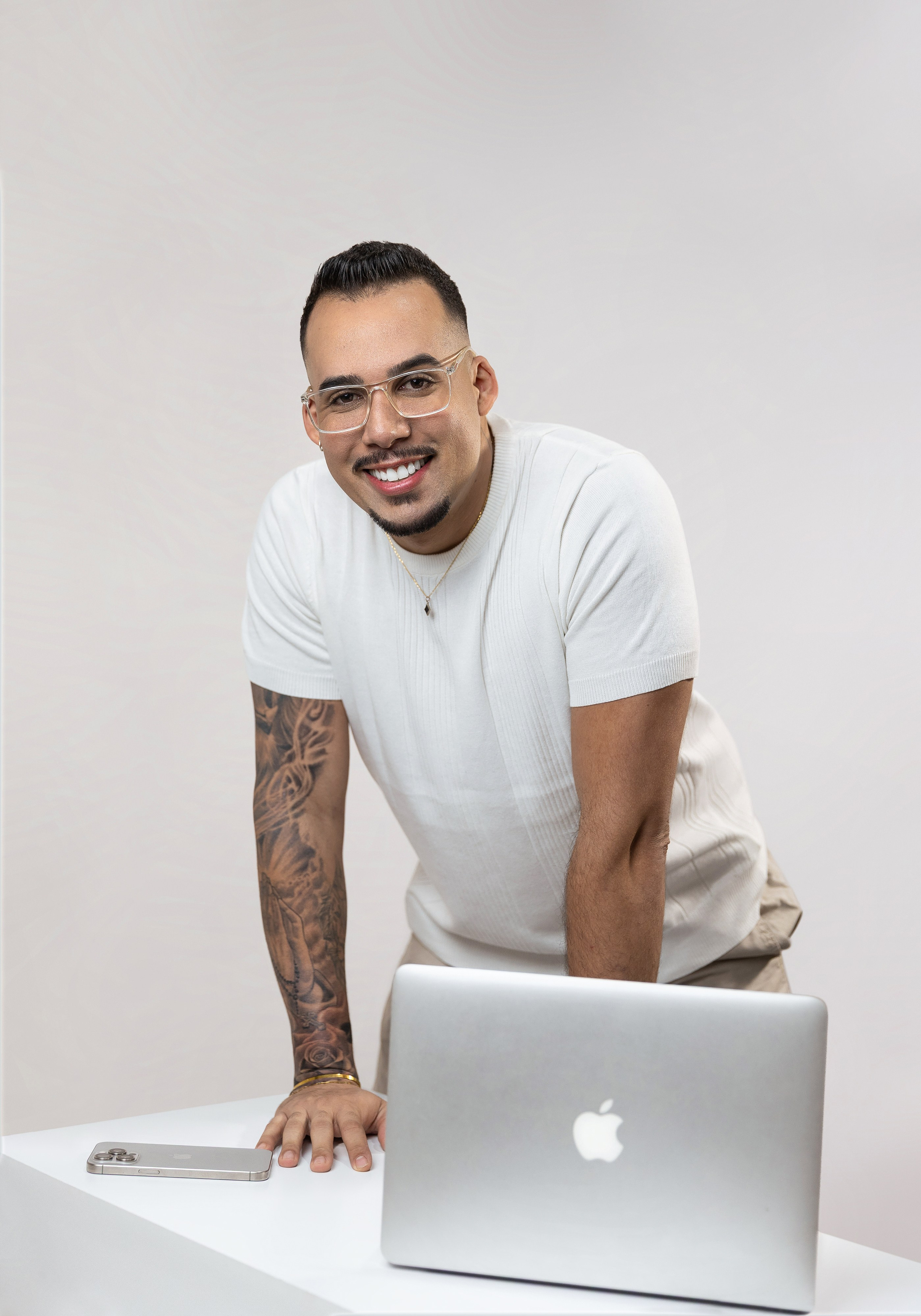 Fotógrafa corporativa em São Paulo para dentistas, empresários, professores, analistas, arquitetos e advogados. Fotografias profissionais para destacar sua experiência e criar uma presença digital mais forte.