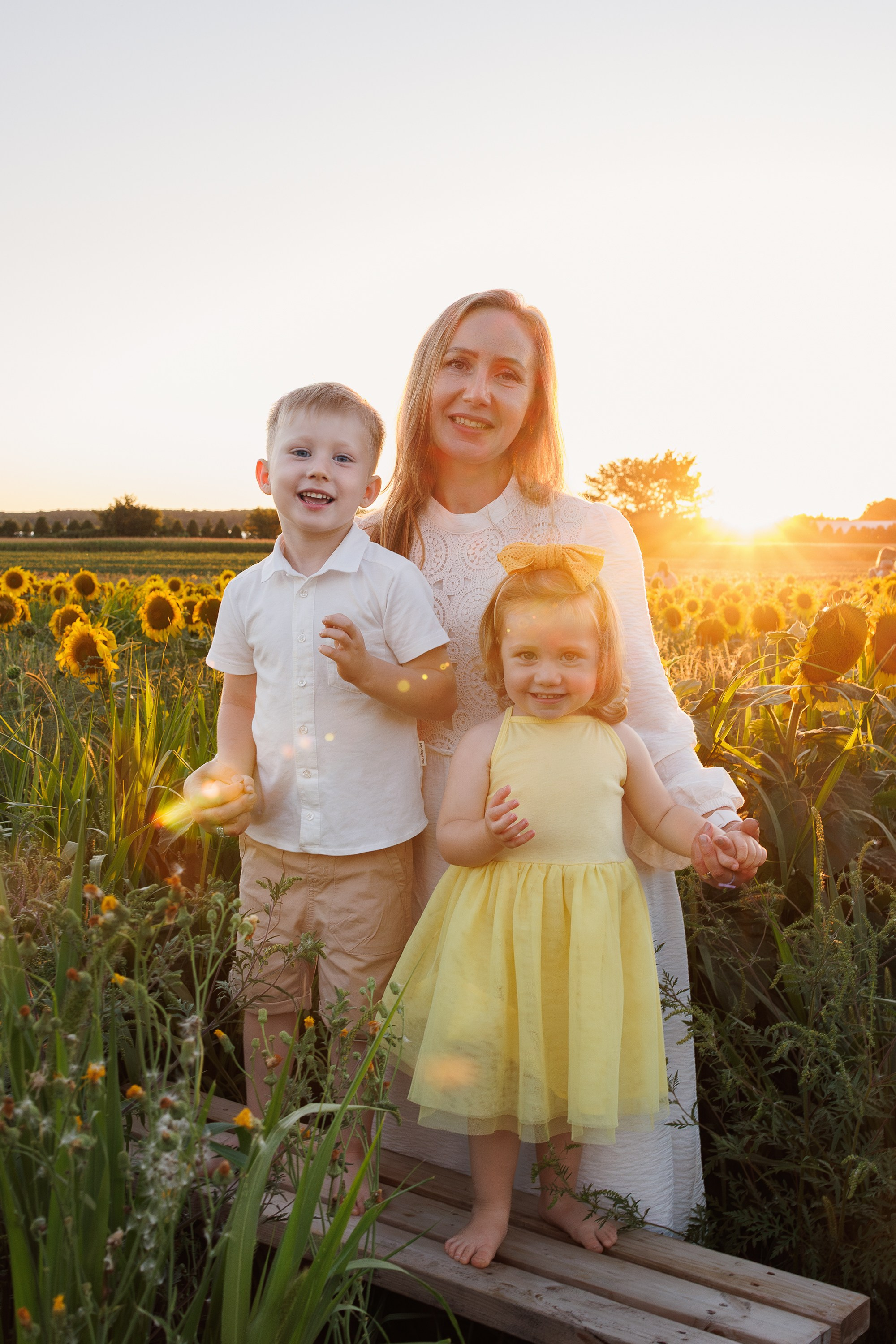 FAMILY. Je suis photographe portraitiste et je réalise des portraits à toutes les étapes de votre vie! Bienvenue dans mon studio à Westmount, Qc