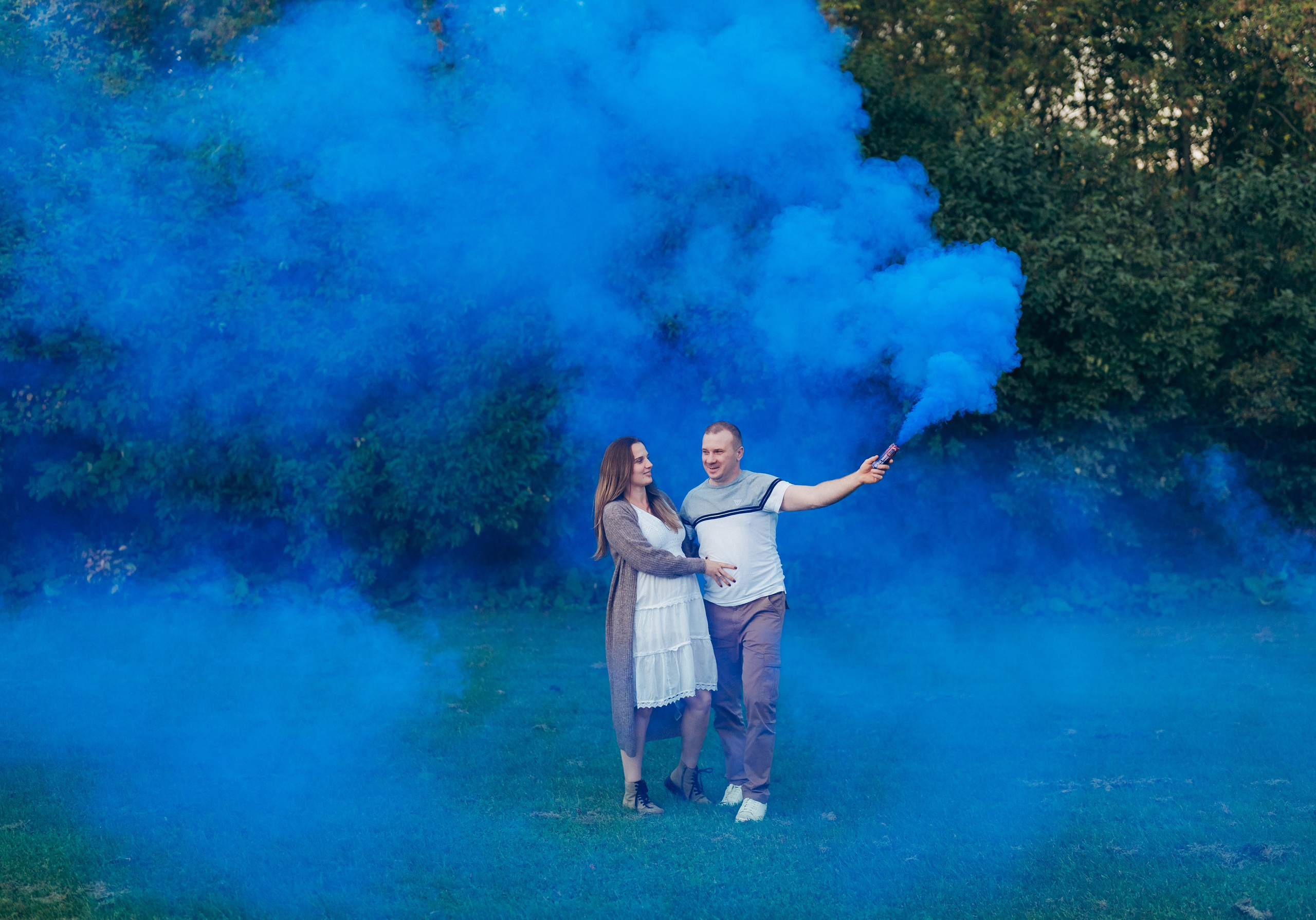 gender party with mom and dad, photoshoot in Winnipeg