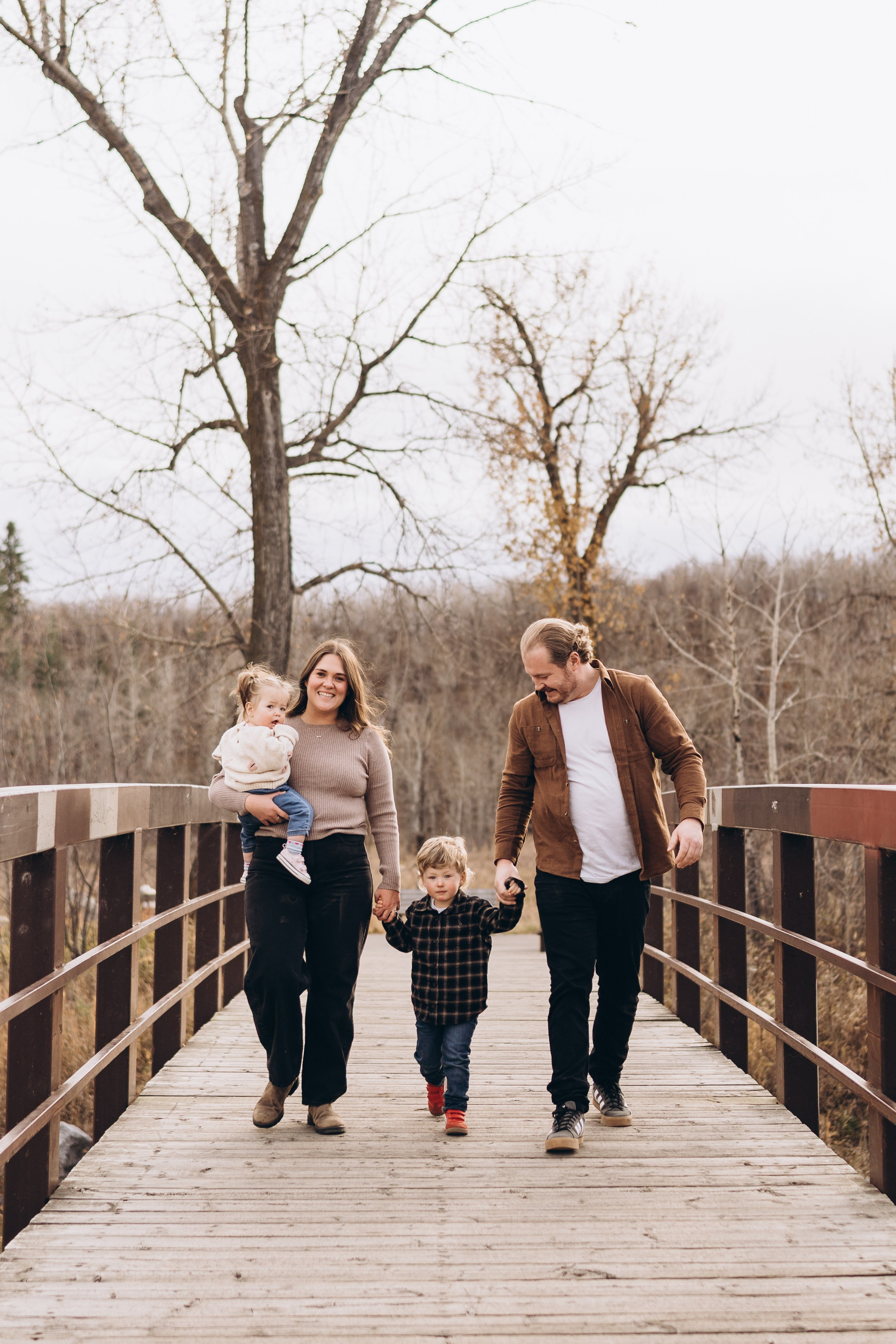 Taryn & fam. Calgary Wedding & Lifestyle Photographer — Yevhen Polishchuk