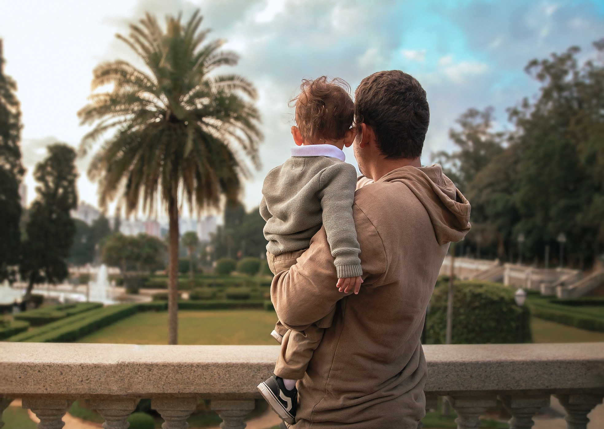 Fotografia externa no Parque da Independência em Familia, em São Paulo, para criar retratos leves e espontâneos. Um ensaio pensado para valorizar e mostrar o seu amor e da sua familia.